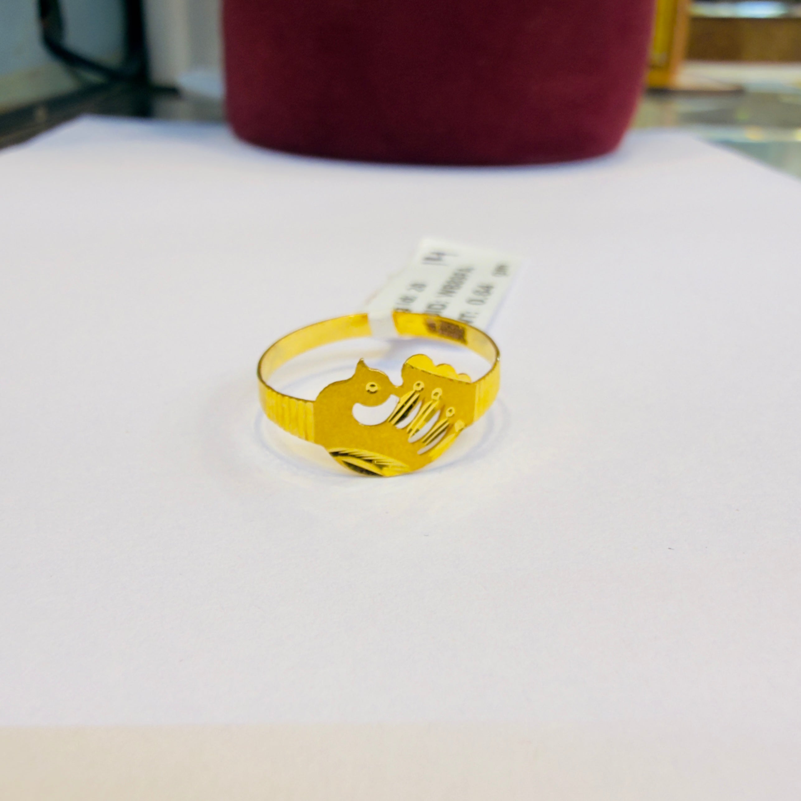 LADIES RING- (SIZE: 14) WGT: 0.640 GM APPROX BIS CERTIFIED HUID HALLMARK 375 9KT GOLD FINGER RING FOR WOMEN 1 PIECE FOR REGULAR USE.