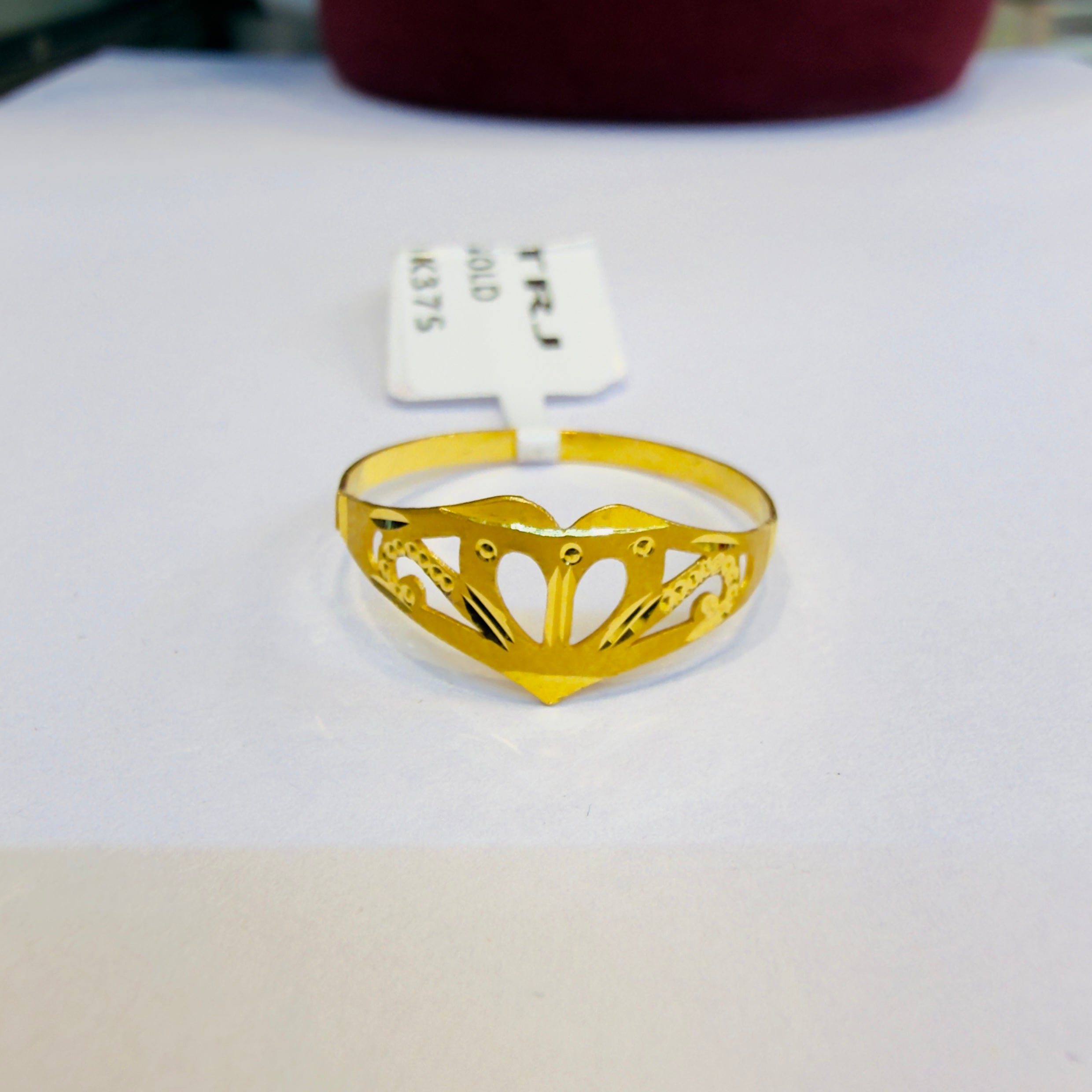LADIES RING- (SIZE: 16) WGT: 0.560 GM APPROX BIS CERTIFIED HUID HALLMARK 375 9KT GOLD FINGER RING FOR WOMEN 1 PIECE FOR REGULAR USE.