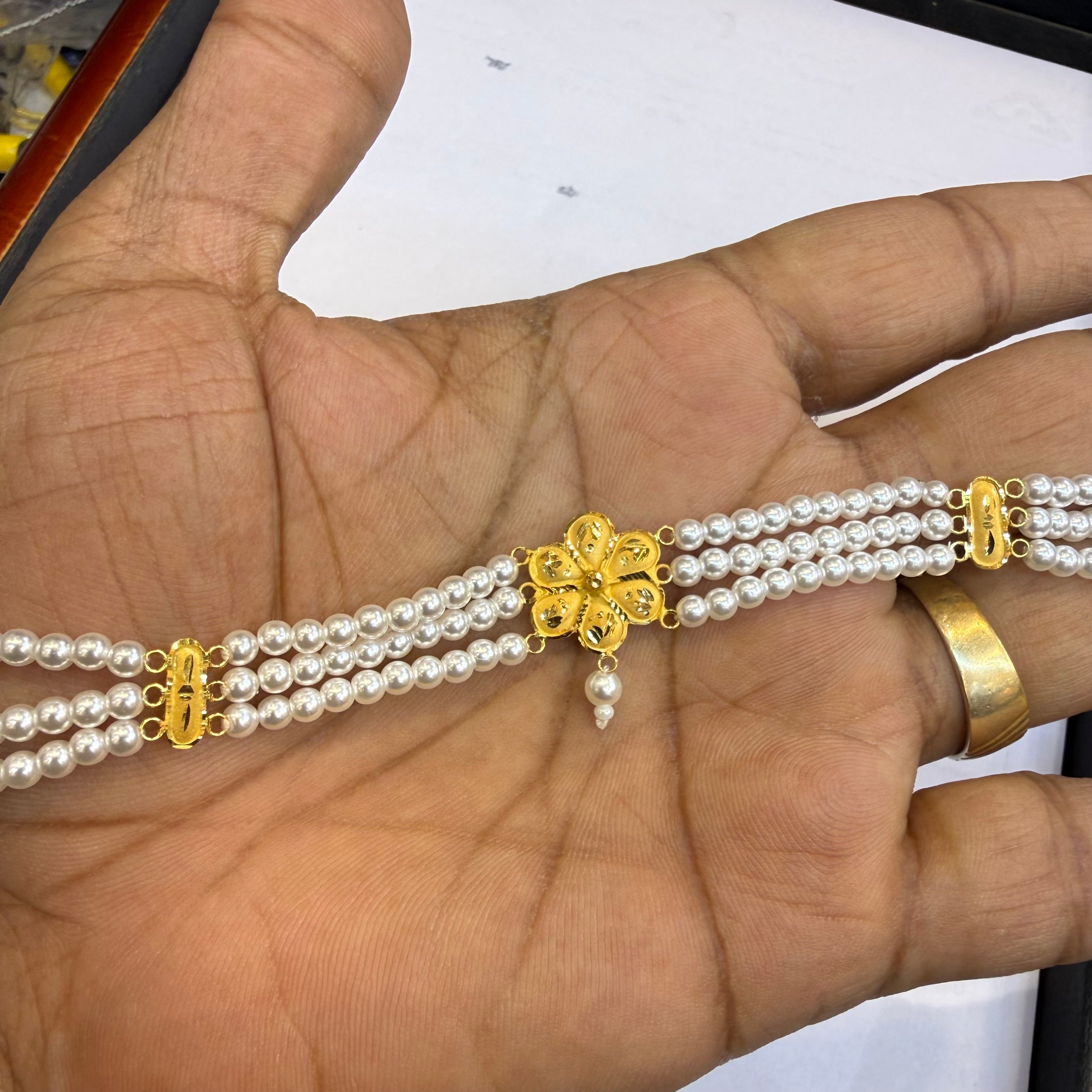 GOLD MOTI HAR- (WGT: 0.870 GM APPROX) BIS CERTIFIED HUID HALLMARK 916 22KT GOLD MOTI CHOKER 1 PIECE WITH FREE ADJUSTABLE TASSEL.