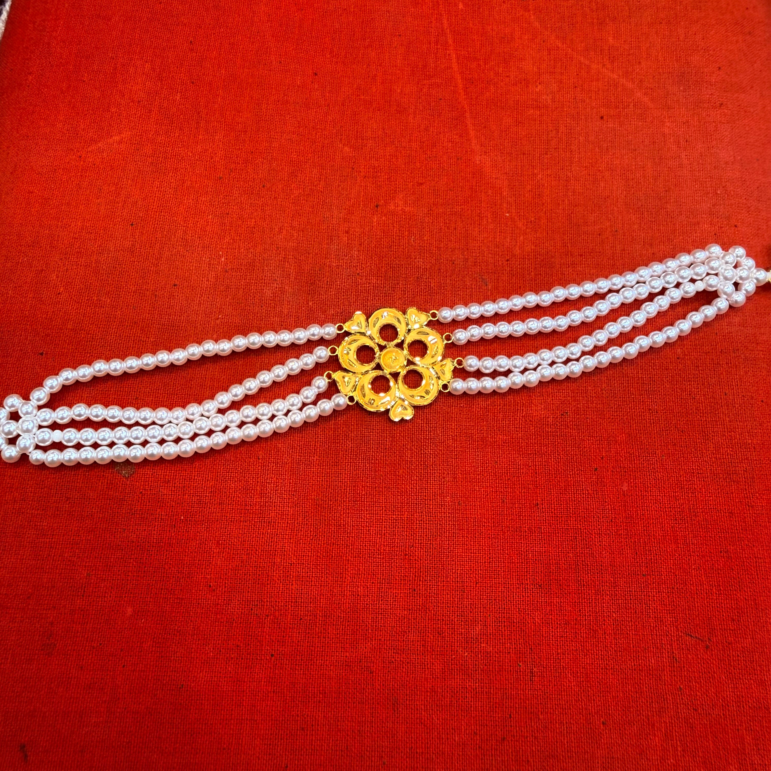 GOLD MANTASHA- RAJLAXMI WGT: 1.080 GM APPROX HUID HALLMARK 916 22KT GOLD MOTI MANTASHA WITH PEARL CHAIN FOR WOMEN.