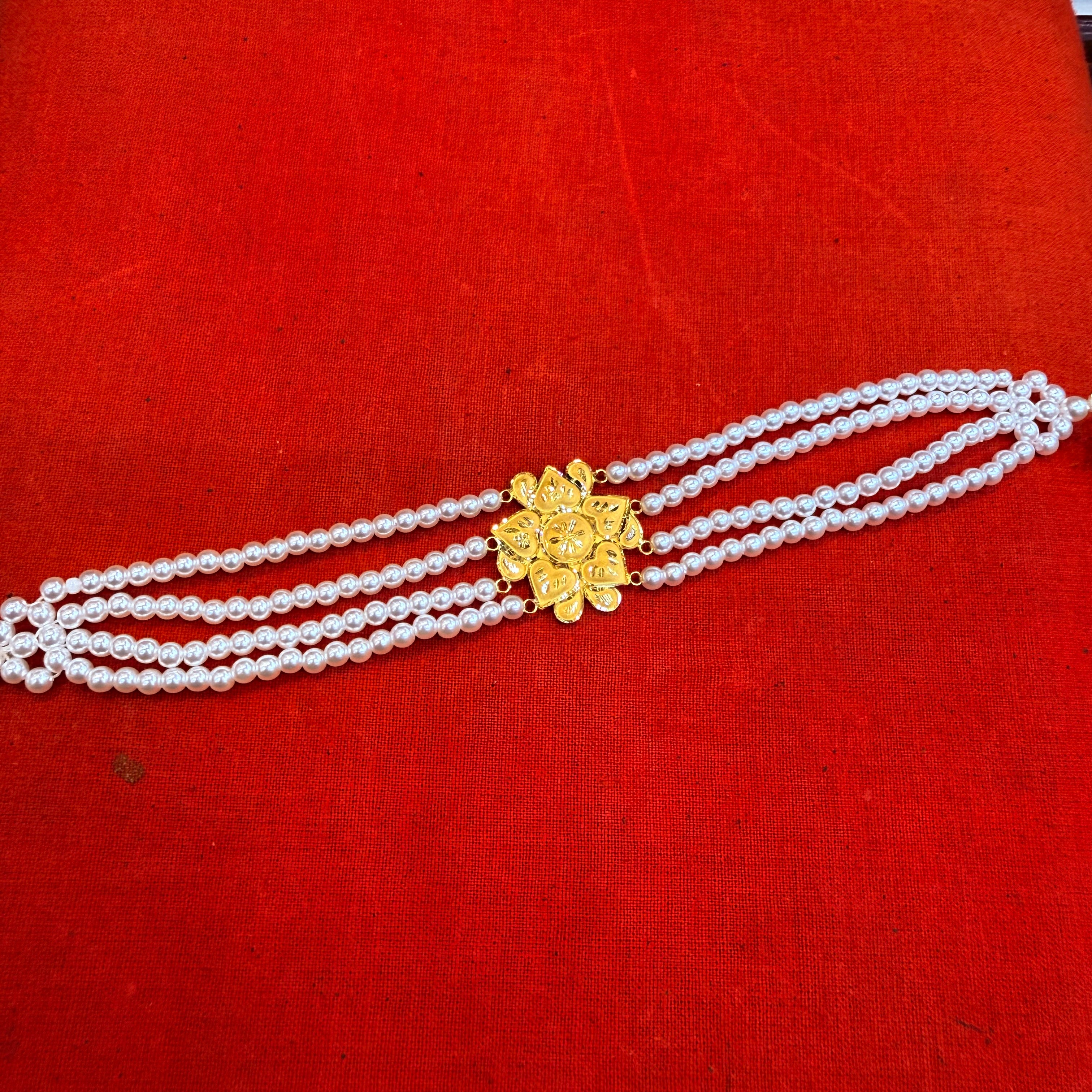 GOLD MANTASHA- RAJLAXMI WGT: 1.040 GM APPROX HUID HALLMARK 916 22KT GOLD MOTI MANTASHA WITH PEARL CHAIN FOR WOMEN.