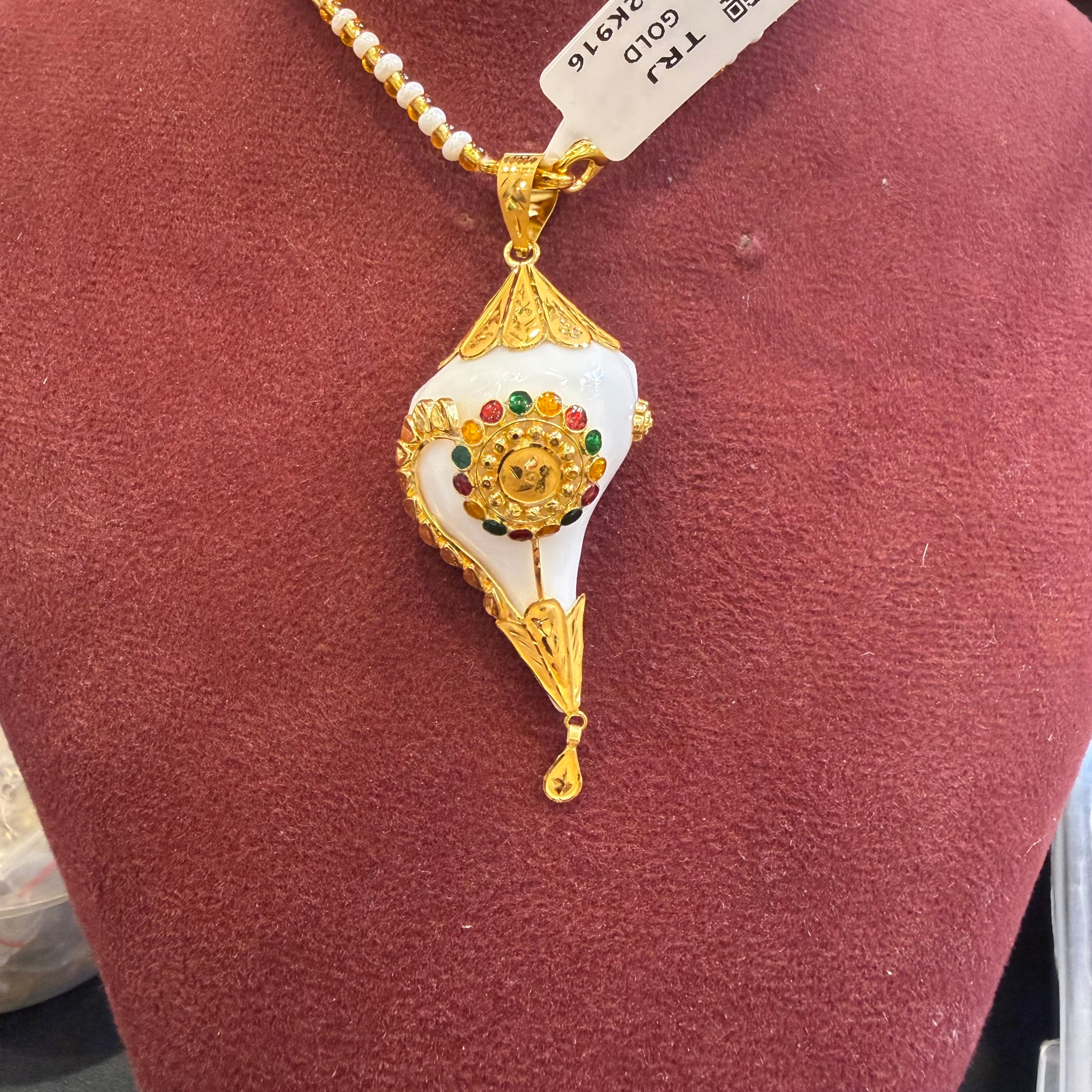 GOLD PENDANT- WGT: 2.400 GM APPROX BIS CERTIFIED HUID HALLMARK 916 22KT GOLD SANKHA PENDANT 1 PIECE WITH TASSEL FOR WOMEN.