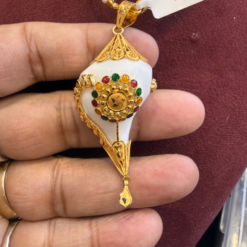 GPM22K- WGT: 2.400 GM APPROX BIS CERTIFIED HUID HALLMARK 916 22KT GOLD SANKHA PENDANT 1 PIECE WITH TASSEL FOR WOMEN.