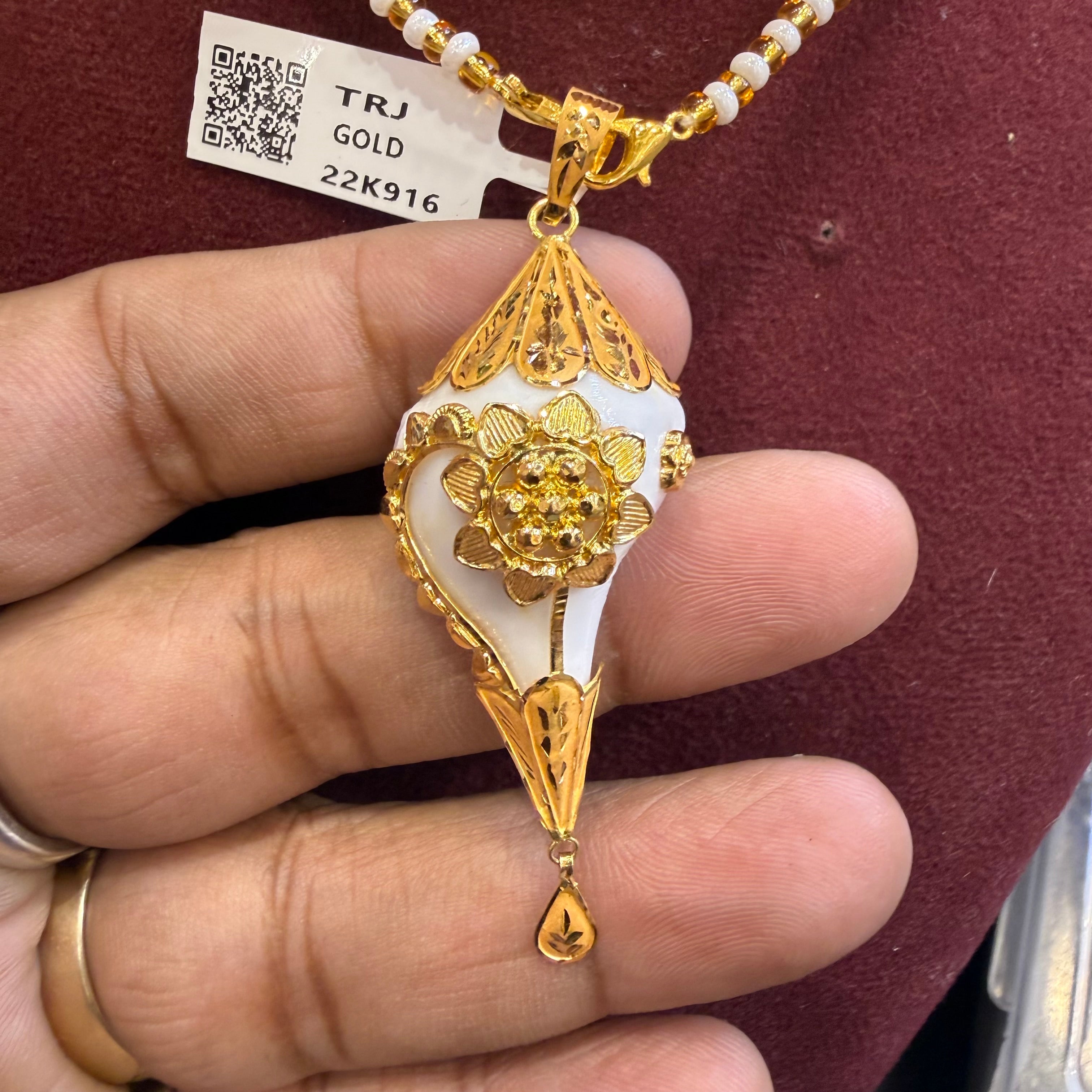 GOLD PENDANT- WGT: 1.900 GM APPROX BIS CERTIFIED HUID HALLMARK 916 22KT GOLD SANKHA PENDANT 1 PIECE WITH TASSEL FOR WOMEN.