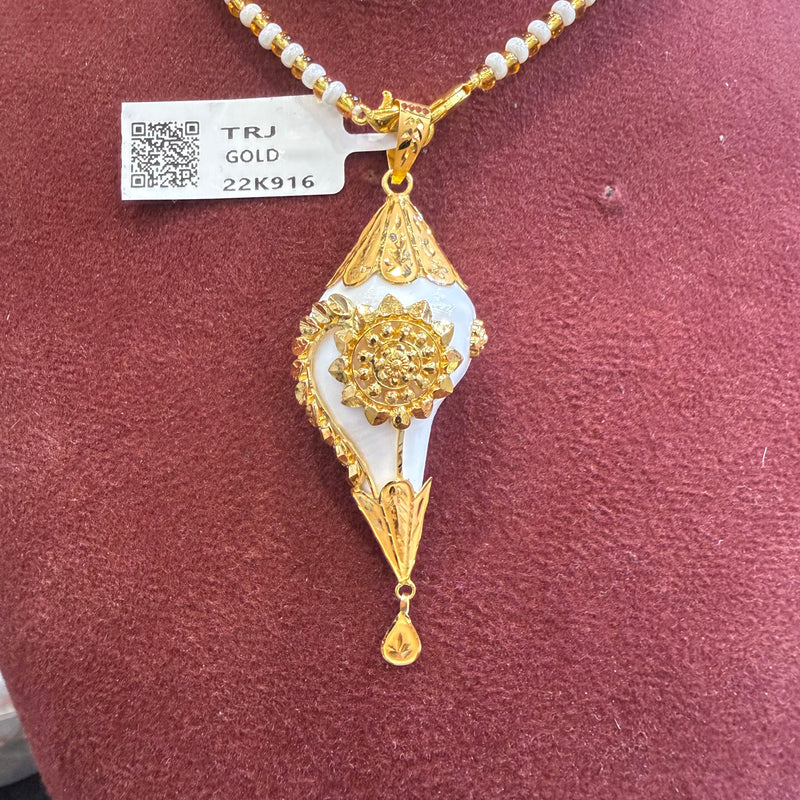 GPM22K- WGT: 1.890 GM APPROX BIS CERTIFIED HUID HALLMARK 916 22KT GOLD SANKHA PENDANT 1 PIECE WITH TASSEL FOR WOMEN.