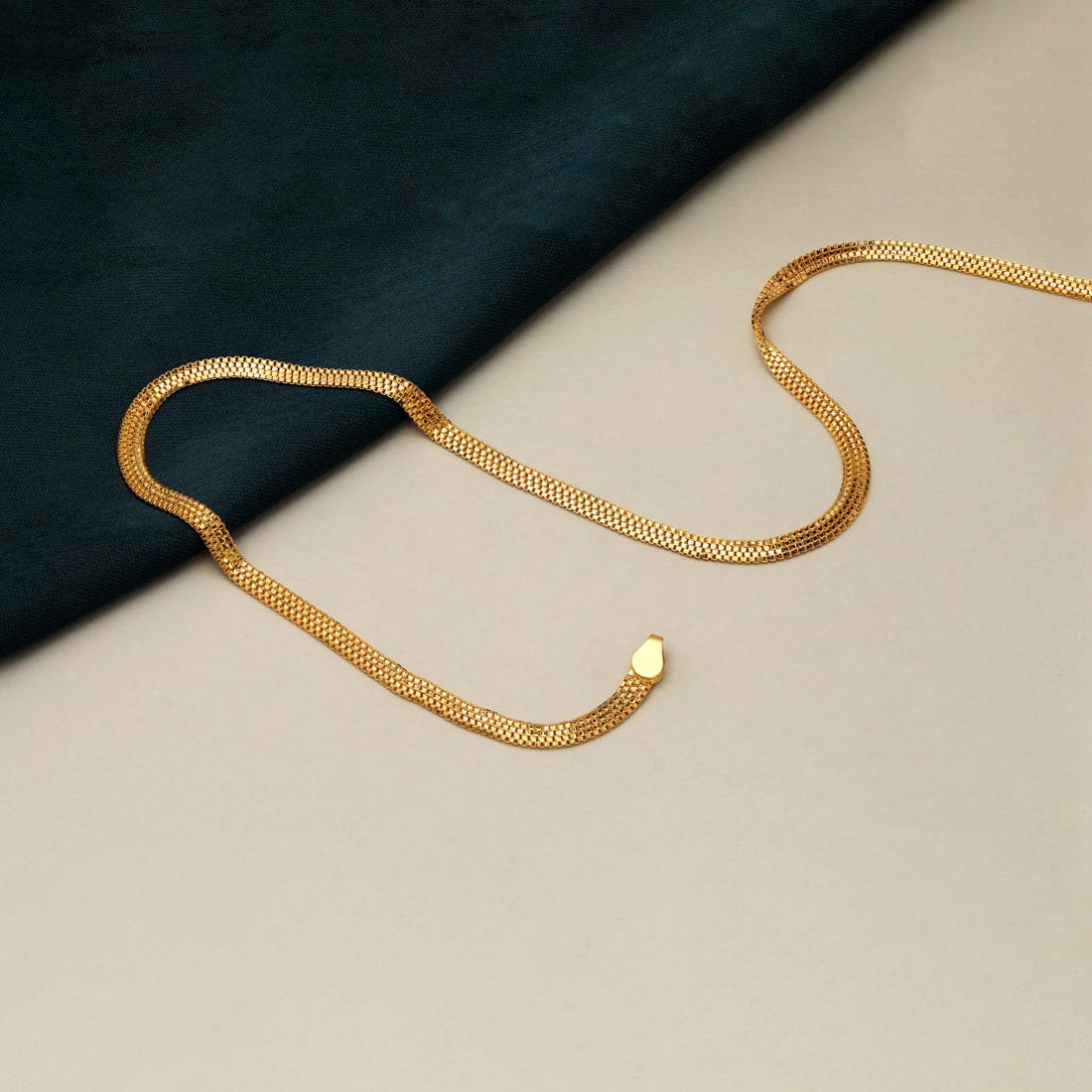 GOLD CHAIN- BIS CERTIFIED HUID HALLMARK 375 9KT GOLD CHAIN HIGHWAY DESIGN (18 TO 20 INCH) 1 PIECE FOR UNISEX.