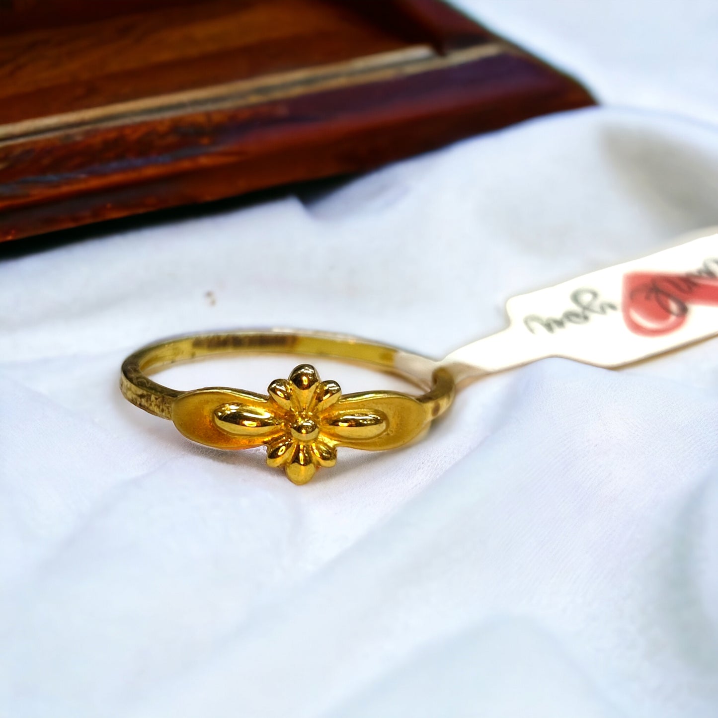 TRJ (SIZE: 14) WGT: 1.020 GM APPROX 14KT HALLMARK GOLD RING FOR WOMEN 1 PIECE.