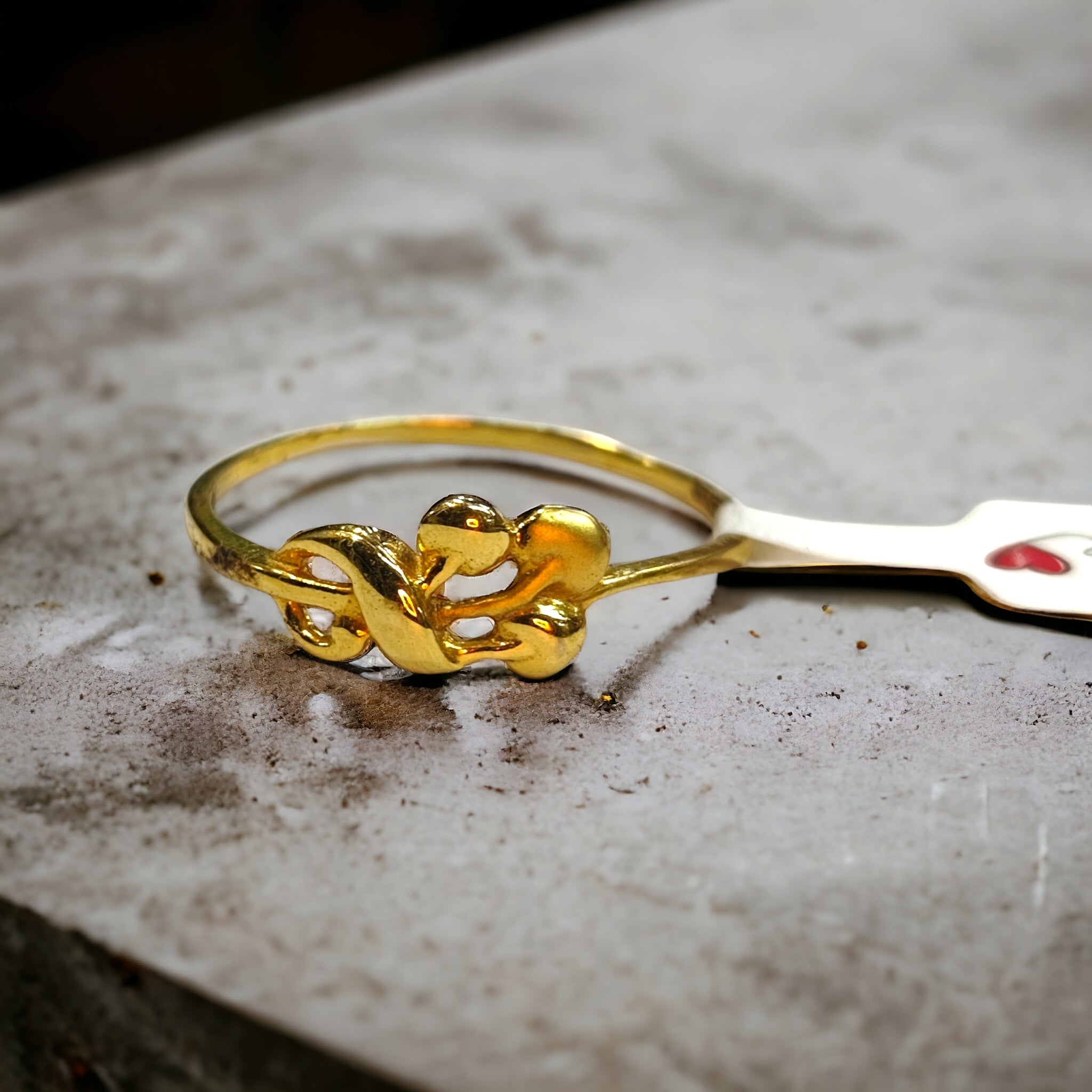 (GLFR14) TRJ (SIZE: 19) WGT: 1.050 GM APPROX 14KT HALLMARK GOLD RING FOR WOMEN 1 PIECE.