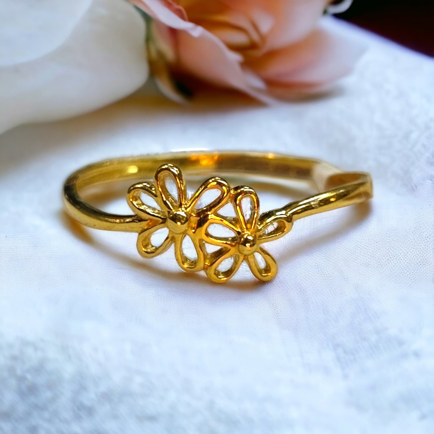 TRJ (SIZE: 10) WGT: 0.650 GM APPROX 14KT HALLMARK GOLD RING FOR WOMEN 1 PIECE.