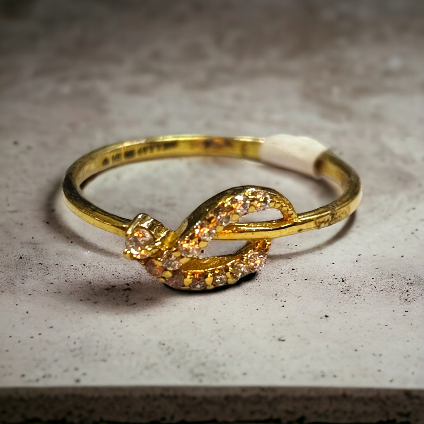 TRJ (SIZE: 13) WGT: 1.050 GM APPROX 14KT HALLMARK GOLD RING FOR WOMEN 1 PIECE.