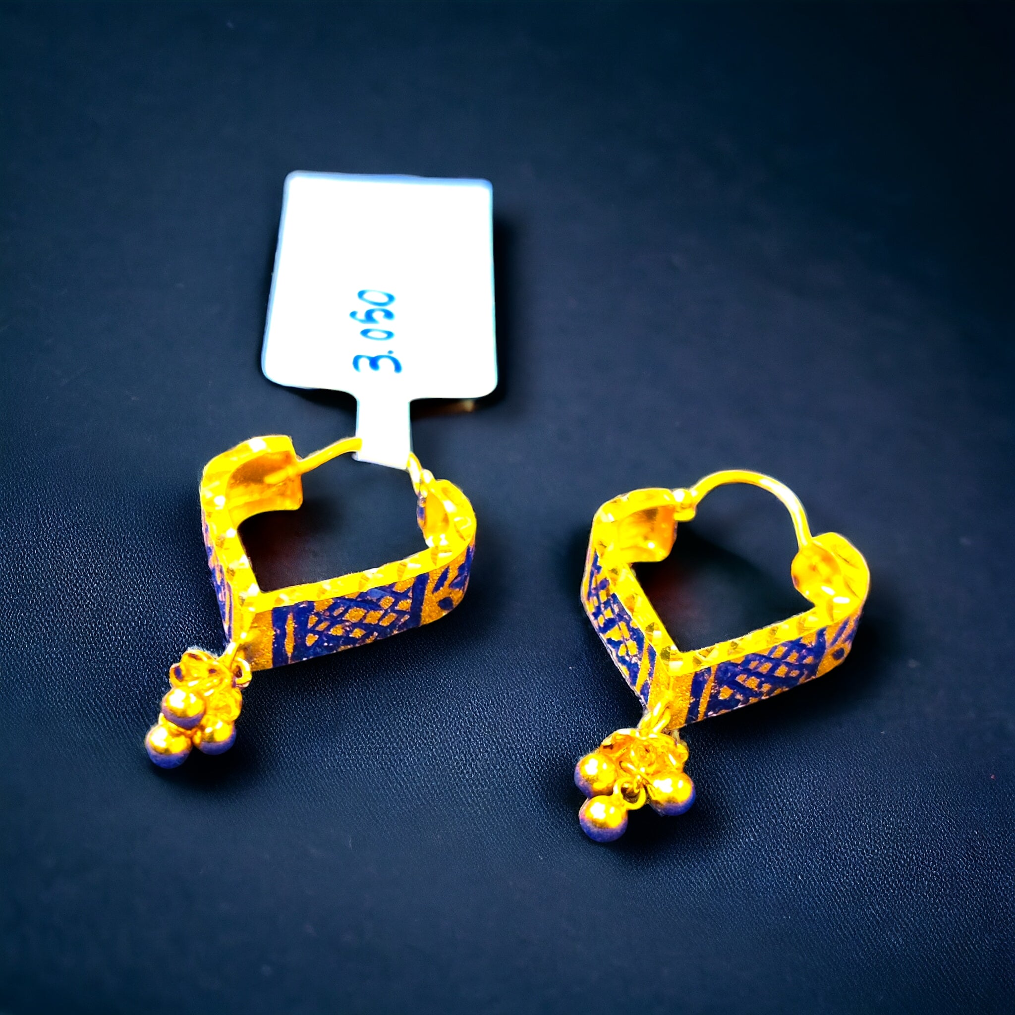 (GEB22) TRJ WGT: 3.050 GM APPROX 22KT HUID HALLMARK GOLD EAR BALI 1 PAIR.