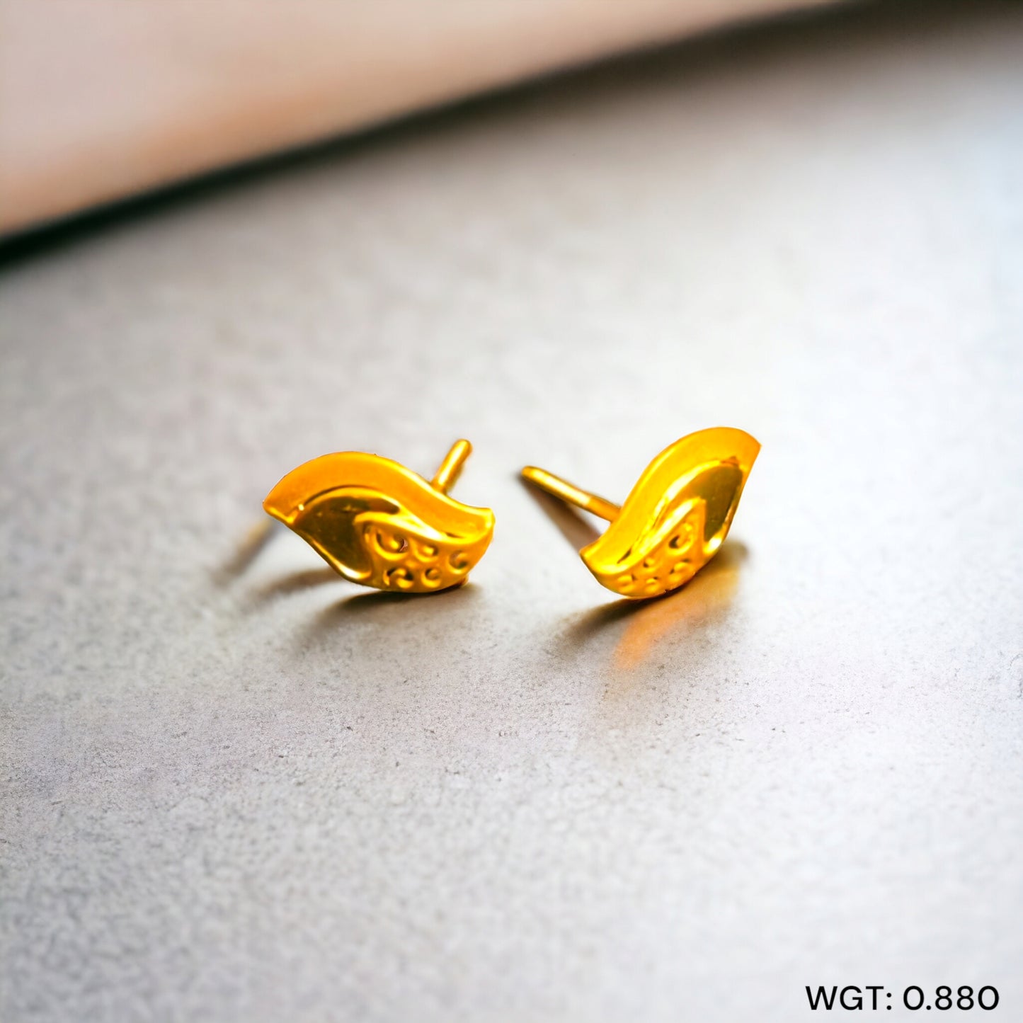 (GPT) TRJ WGT: 0.880 GM APPROX 14KT HUID HALLMARK GOLD EAR STUD 1 PAIR FOR REGULAR USE.