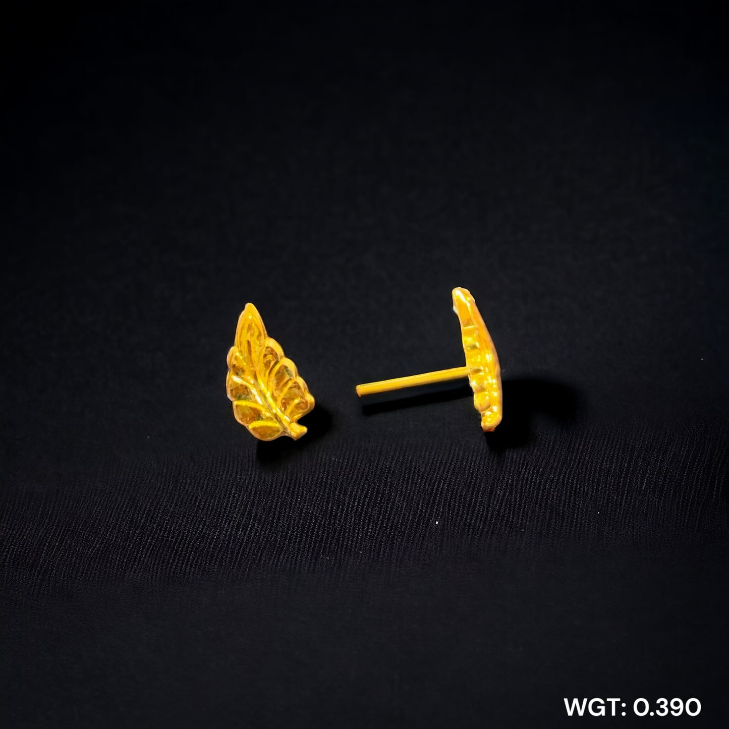 (GPT) RAJLAXMI WGT: 0.390 GM APPROX HUID HALLMARK 916 22KT GOLD EAR TOPS STUD 1 PAIR FOR REGULAR USE.