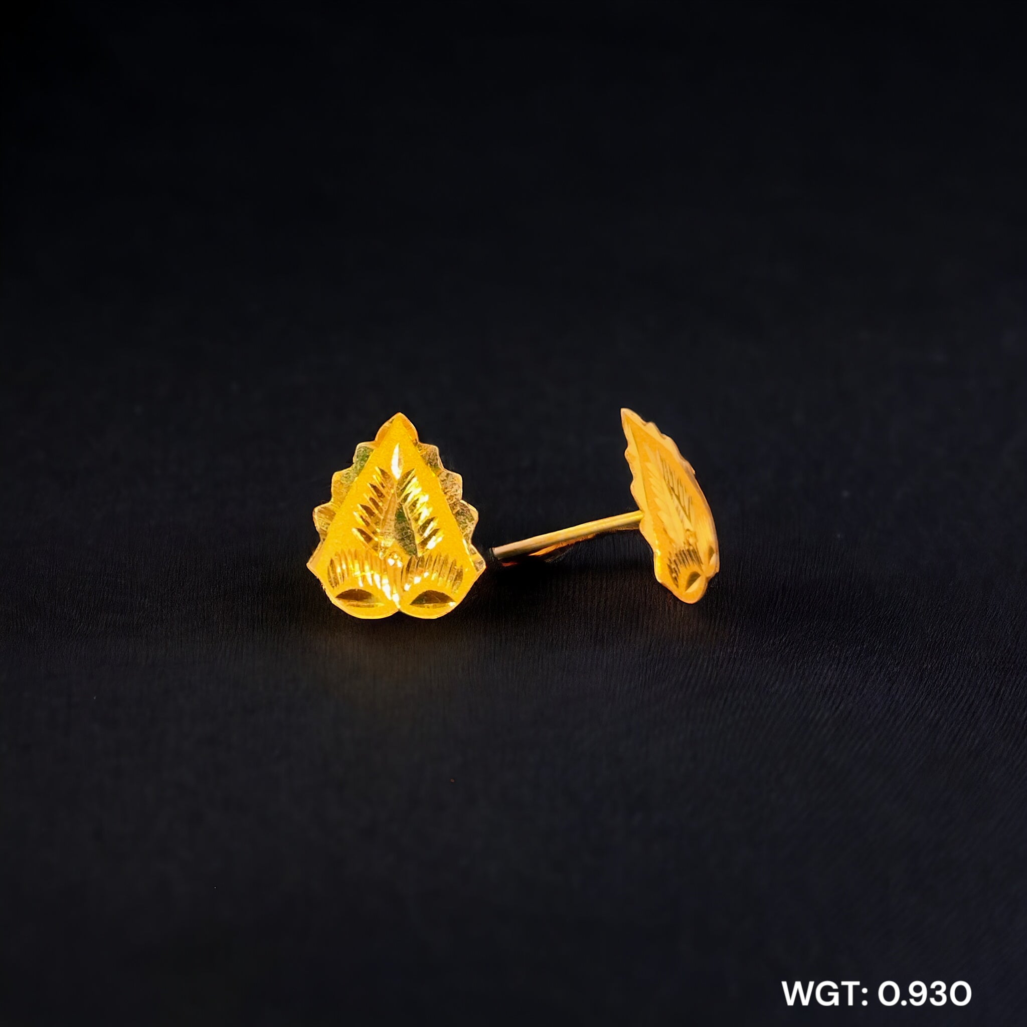 (GSE22) RAJLAXMI WGT: 0.930 GM APPROX HUID HALLMARK 916 22KT GOLD EAR TOPS STUD 1 PAIR FOR REGULAR USE.