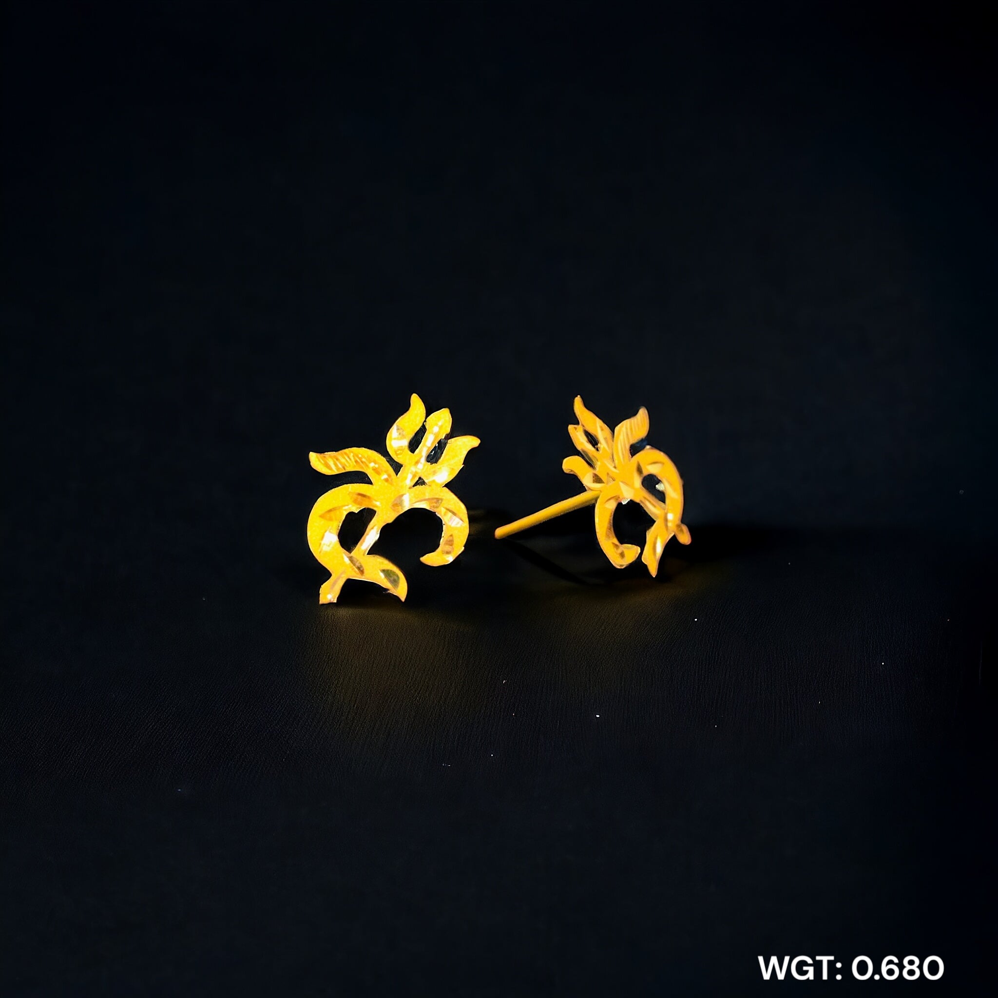 (GPT) RAJLAXMI WGT: 0.680 GM APPROX HUID HALLMARK 916 22KT GOLD EAR TOPS STUD 1 PAIR FOR REGULAR USE.