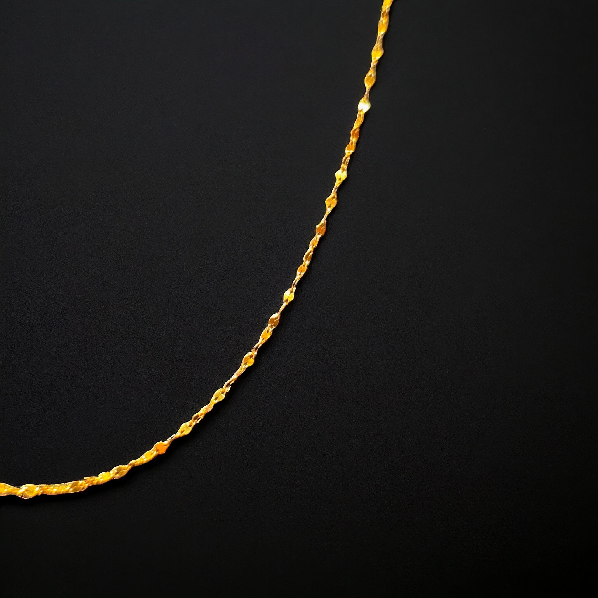 GCH (FREE KDM LOVE LOCKET)- VIRAL SIKLY CHAIN WGT: 0.300 GM APPROX HUID HALLMARK 18KT GOLD CHAIN 1 PIECE 16 INCH (FOR SPECIAL GIFT ONLY)NOT FOR DAILY USE.