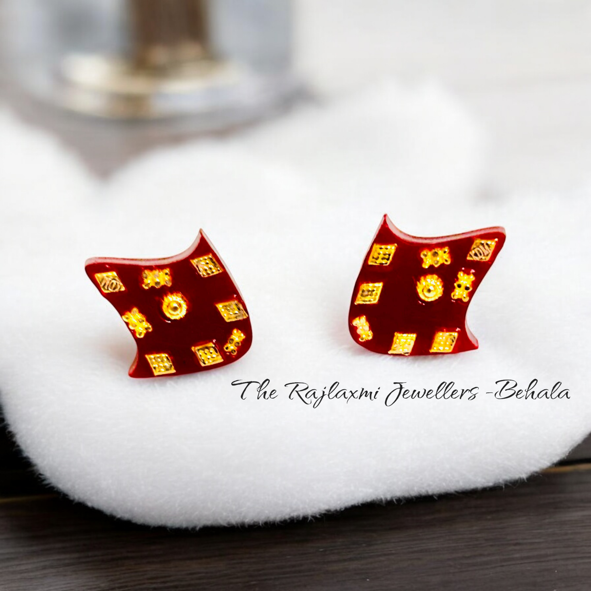 (GPER) LASER PASTING PRADIP DESIGN (50 TONCH) KDM GOLD POLA EAR STUD 1 PAIR FOR WOMEN APPROX WGT: 0.250 0.300 GM SOLD ON MRP BY RAJLAXMI.