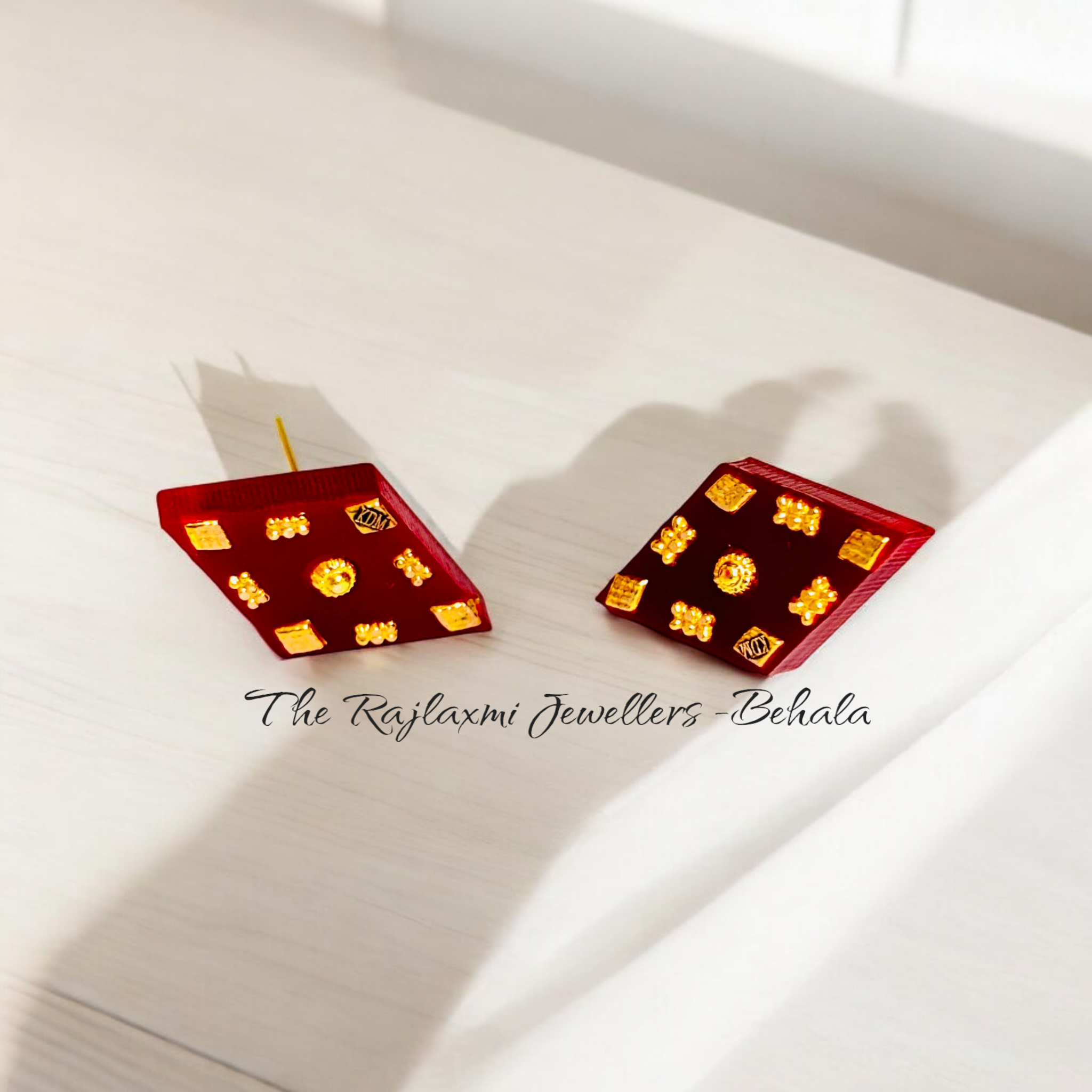 (GPER) LASER PASTING BARFI DESIGN (50 TONCH) KDM GOLD POLA EAR STUD 1 PAIR FOR WOMEN APPROX WGT: 0.250 - 0.300 GM SOLD ON MRP BY RAJLAXMI.