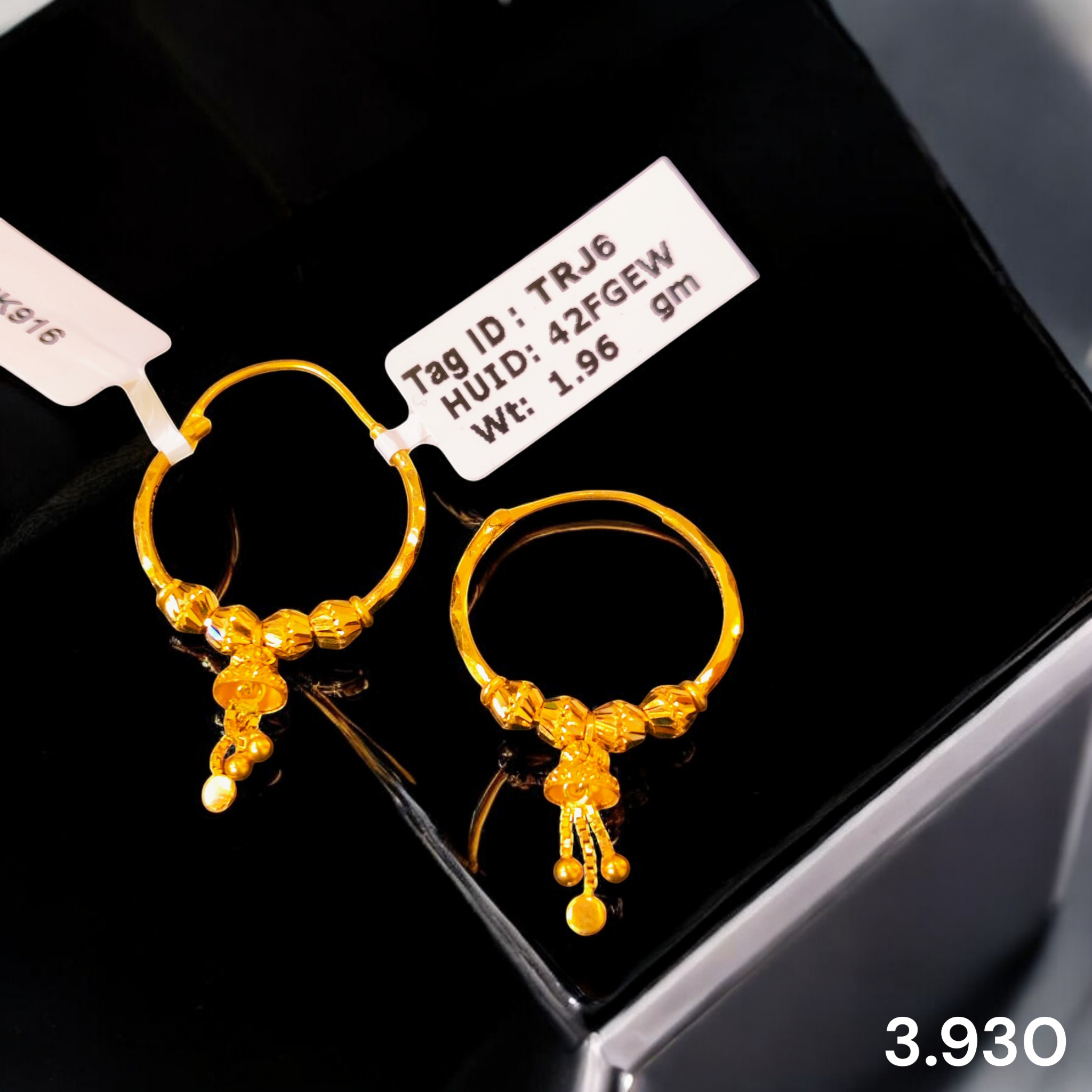 (GEB22) TRJ WGT: 3.930 GM APPROX 22KT HUID HALLMARK GOLD EAR BALI 1 PAIR.