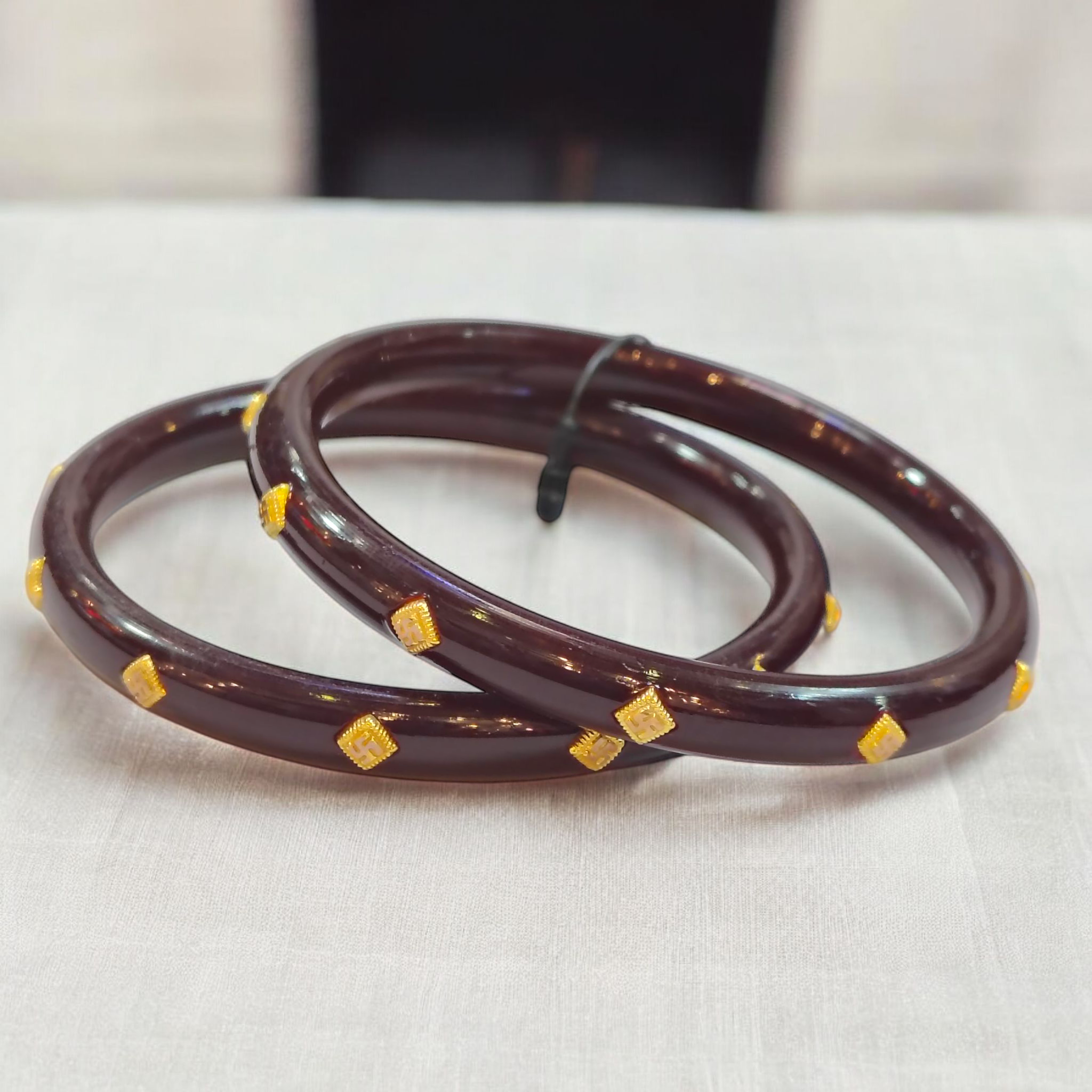 TRJ (HOLI FLASH COMBO DEAL) 1 PAIR MAROON JANGO SWASTIK KDM GOLD POLA WGT: 0.400 GM APPROX & NON EXCHANGEABLE HUID HALLMARK VIRAL BLACK NOA 1 PIECE.(SOLD ON MRP).