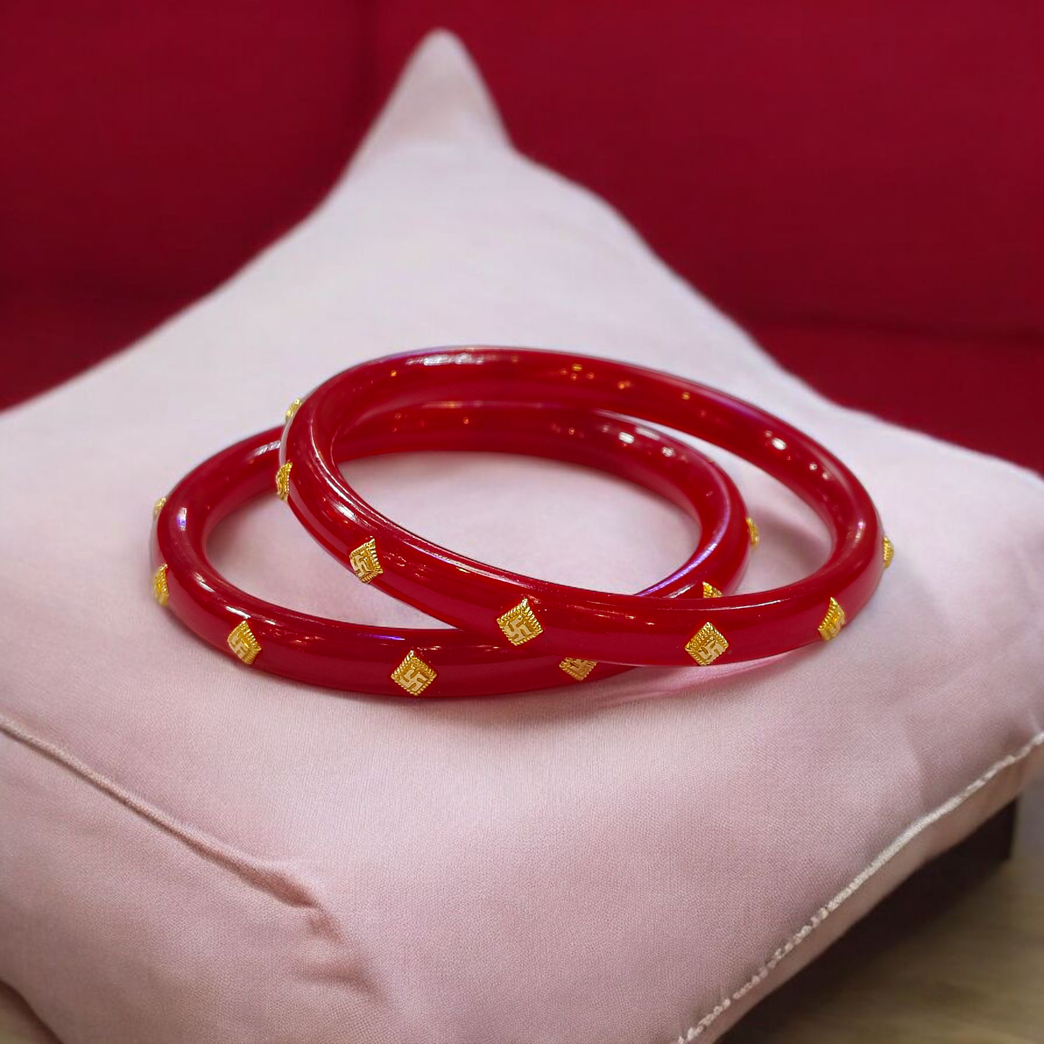 (GPPB) RED SWASTIK MEDIUM LOCAL (50 TONCH) KDM GOLD POLA BADHANO 1 PAIR FOR REGULAR USE APPROX WGT: 0.400 GM (NOTE: DEDUCTION OF WGT: 0.100 GM WHEN EXCHANGED WITH ANY JEWELLERY FOR LIFETIME)