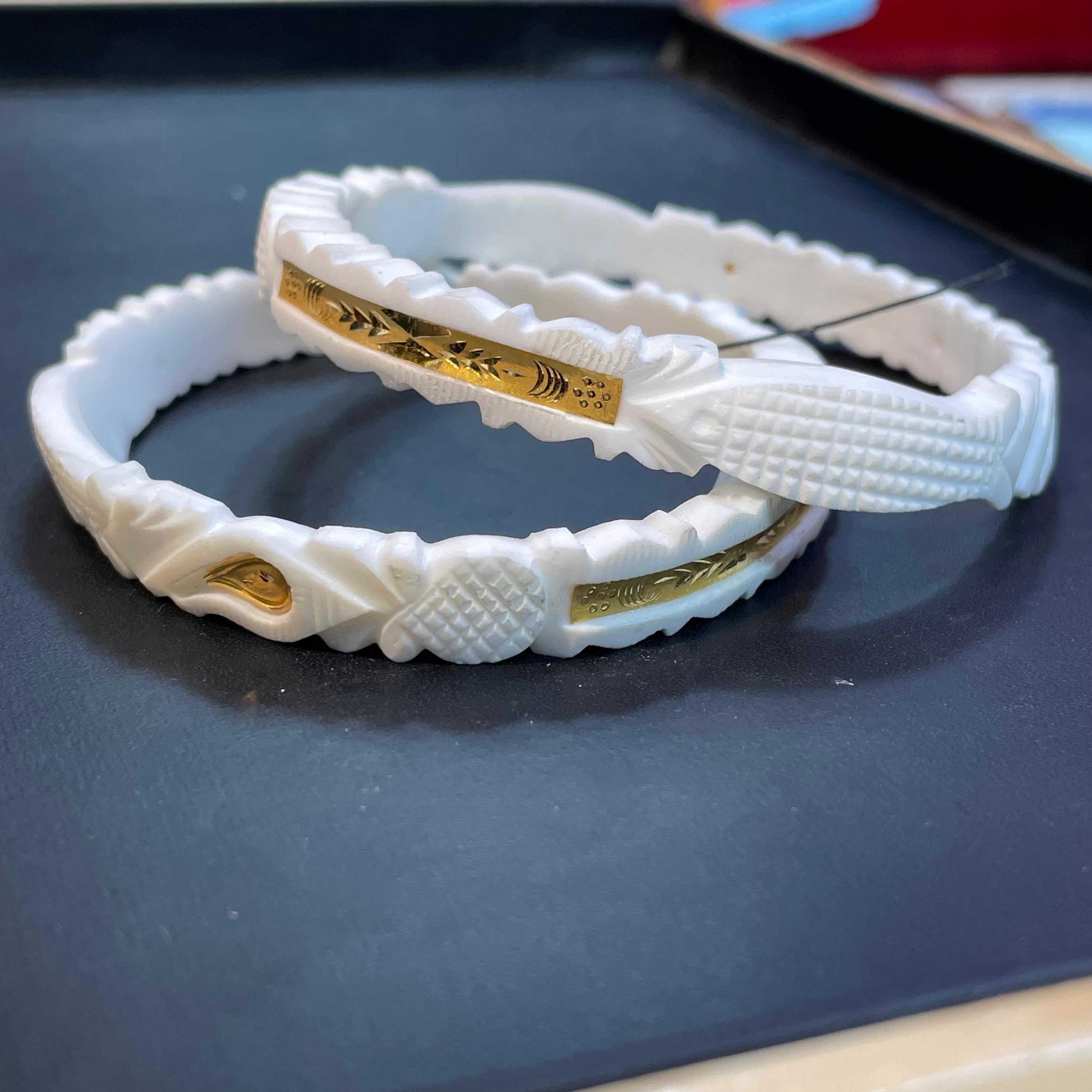 (MADE TO ORDER) HUID HALLMARK 22KT GOLD SAKHA BADHANO DESIGN 1 PAIR  APPROX WEIGHT 1.400 GM.