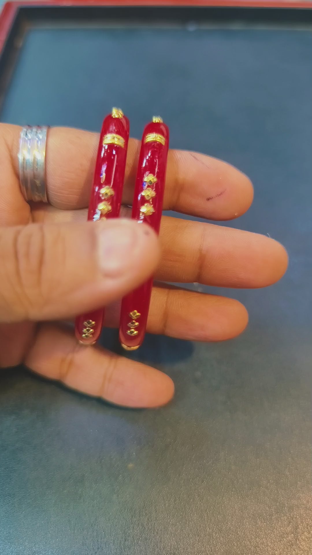 Load video: RED MINI R2 KDM GOLD PASTING POLA BADHANO 1 PAIR FOR REGULAR USE APPROX WGT: 0.900 GM (NOTE: DEDUCTION OF WGT: 0.200 GM WHEN EXCHANGED WITH ANY JEWELLERY FOR LIFETIME)