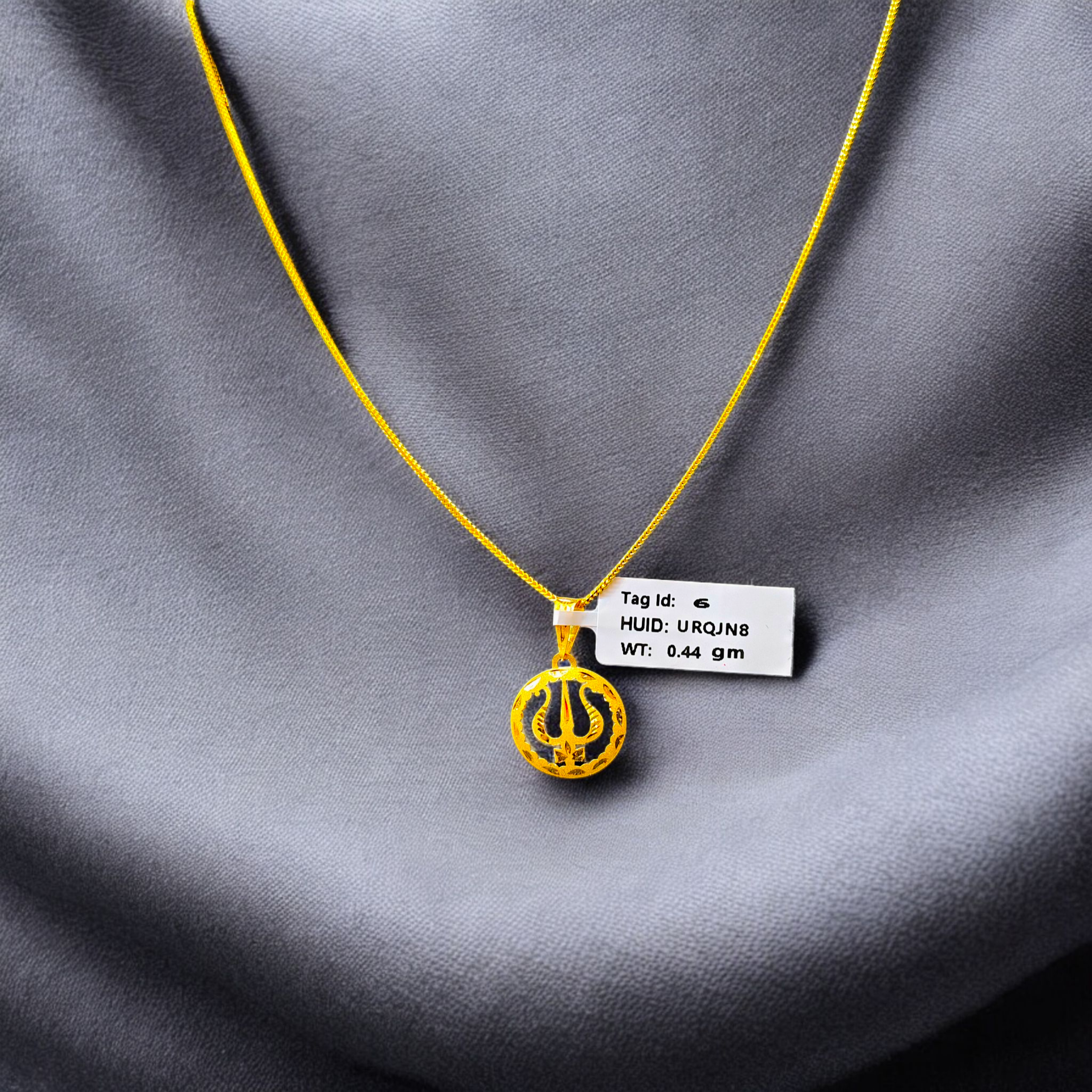 (GLC22) LOCKET WGT: 0.440 GM APPROX BIS CERTIFIED HUID HALLMARK 916 22KT GOLD LOCKET 1 PIECE FOR UNISEX. (CHAIN NOT INCLUDED).