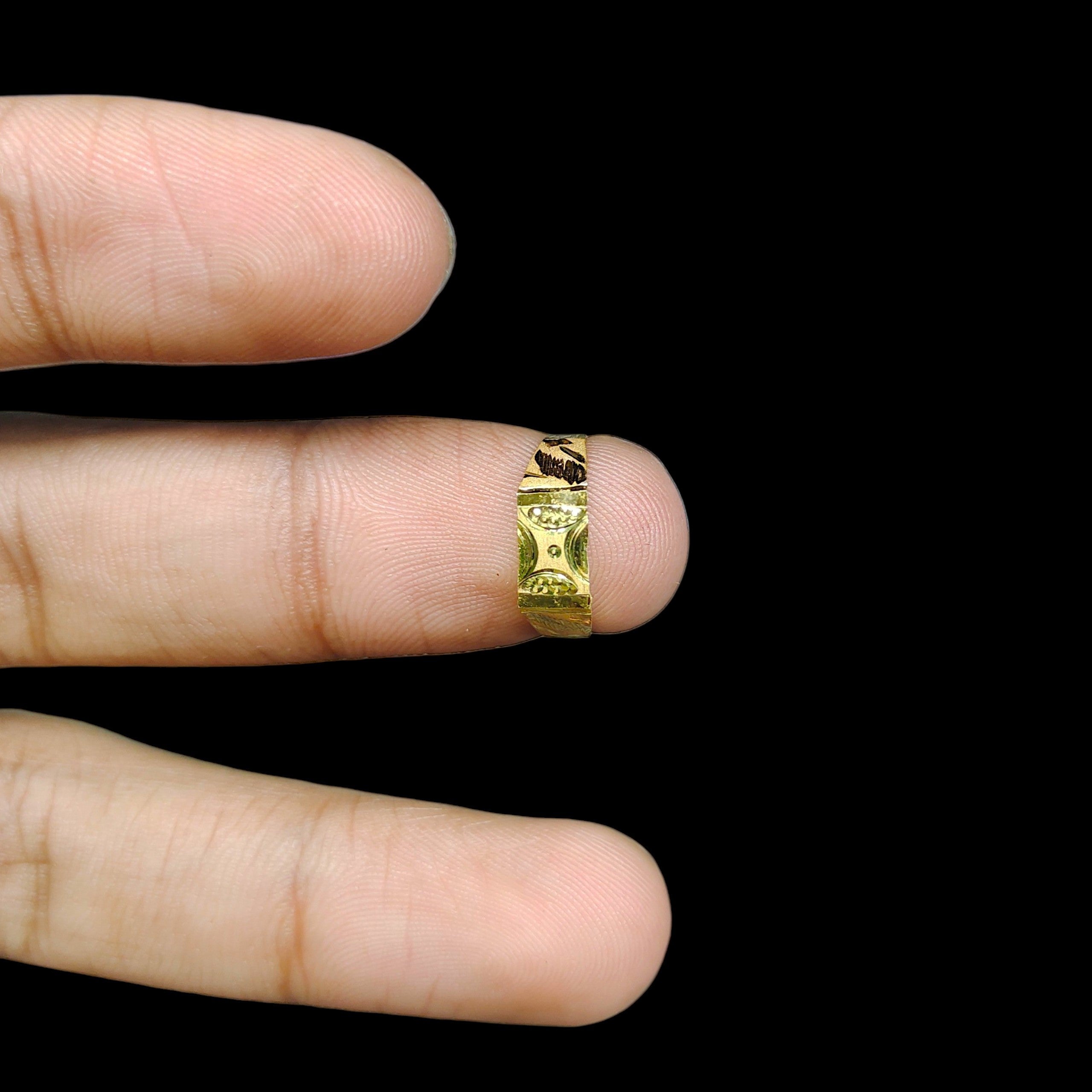 BABY JEWELLERY- TRJ WGT: 0.240 GM APPROX 375 9KT HUID HALLMARK GOLD BABY FINGER RING 1 PIECE FOR RICE CEREMONY & BIRTHDAY.(J2RMCH)