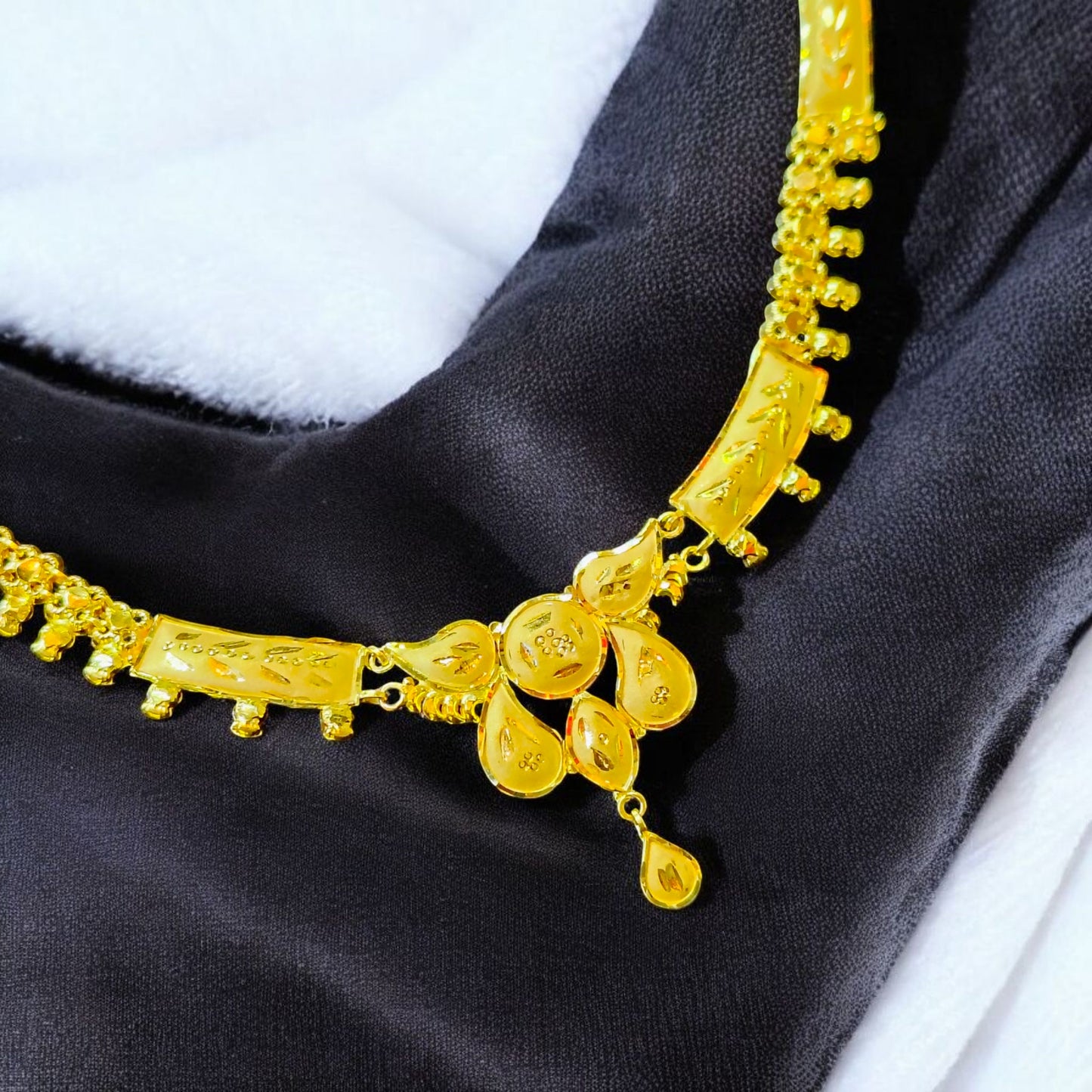 (GCN22) BIS CERTIFIED HUID HALLMARK 916 22KT GOLD NECKLACE CHOKER (APPROX WGT: 3.770 GM) 1 PIECE FOR WOMEN.