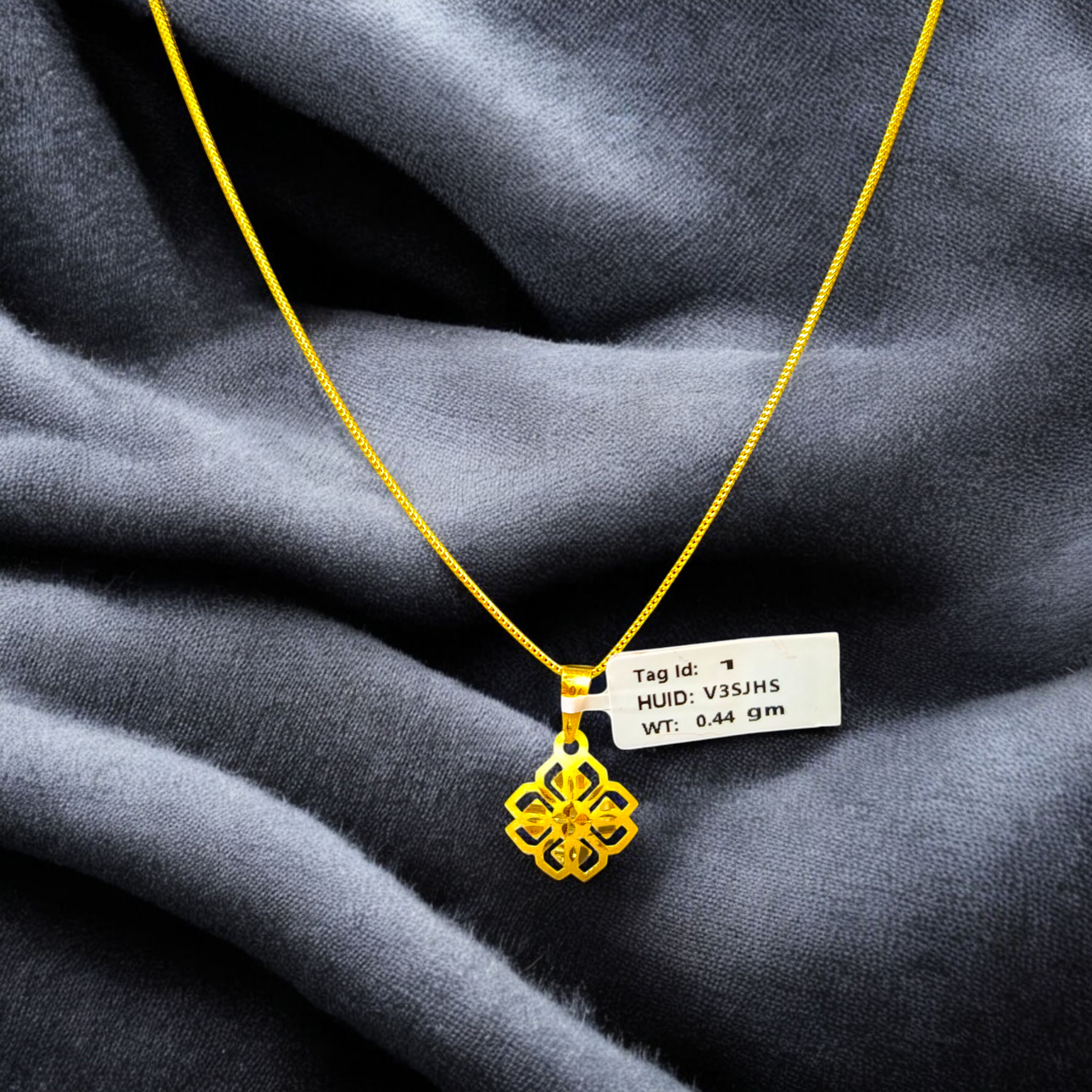 (GLC22) LOCKET WGT: 0.440 GM APPROX BIS CERTIFIED HUID HALLMARK 916 22KT GOLD LOCKET 1 PIECE FOR UNISEX. (CHAIN NOT INCLUDED).