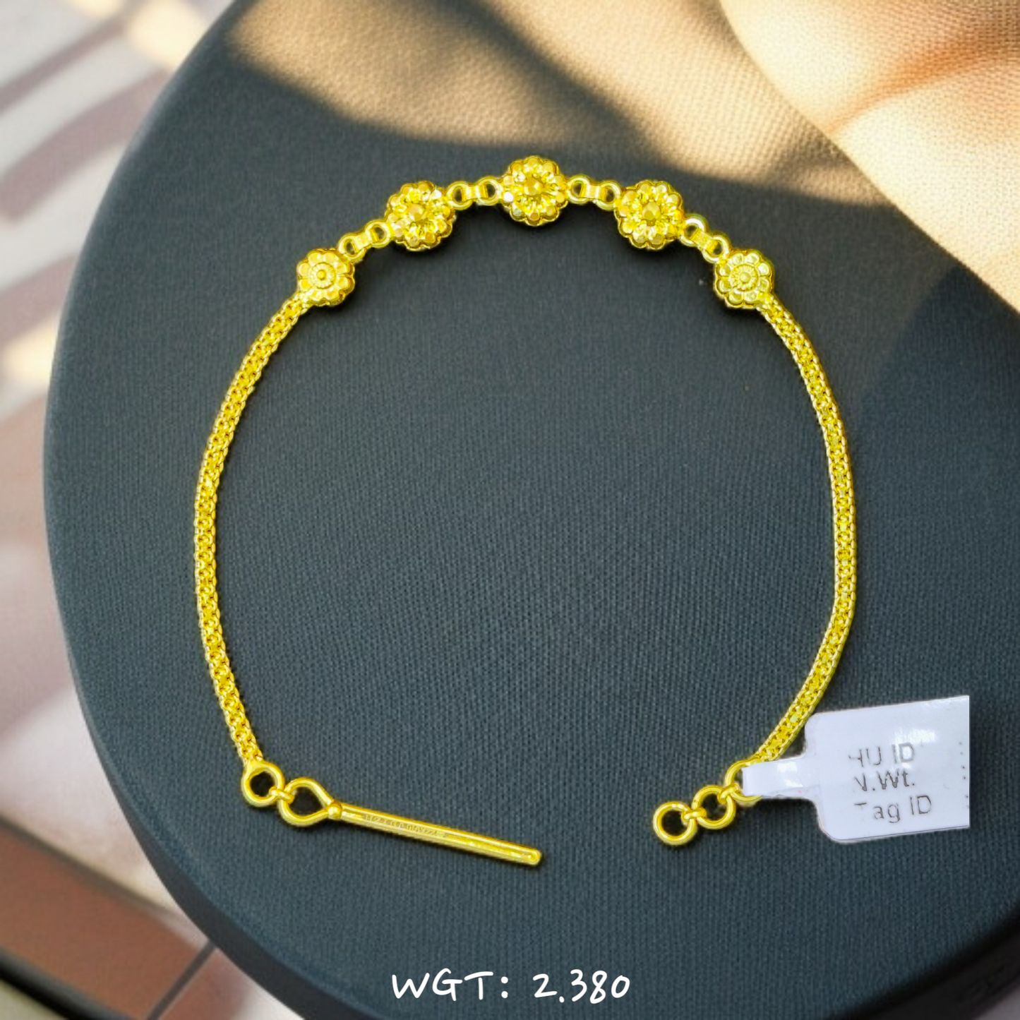TRJ SIZE- ADJUSTABLE WGT: 2.380 GM APPROX HUID HALLMARK 22KT GOLD WRISTLET 1 PIECE FOR WOMEN.