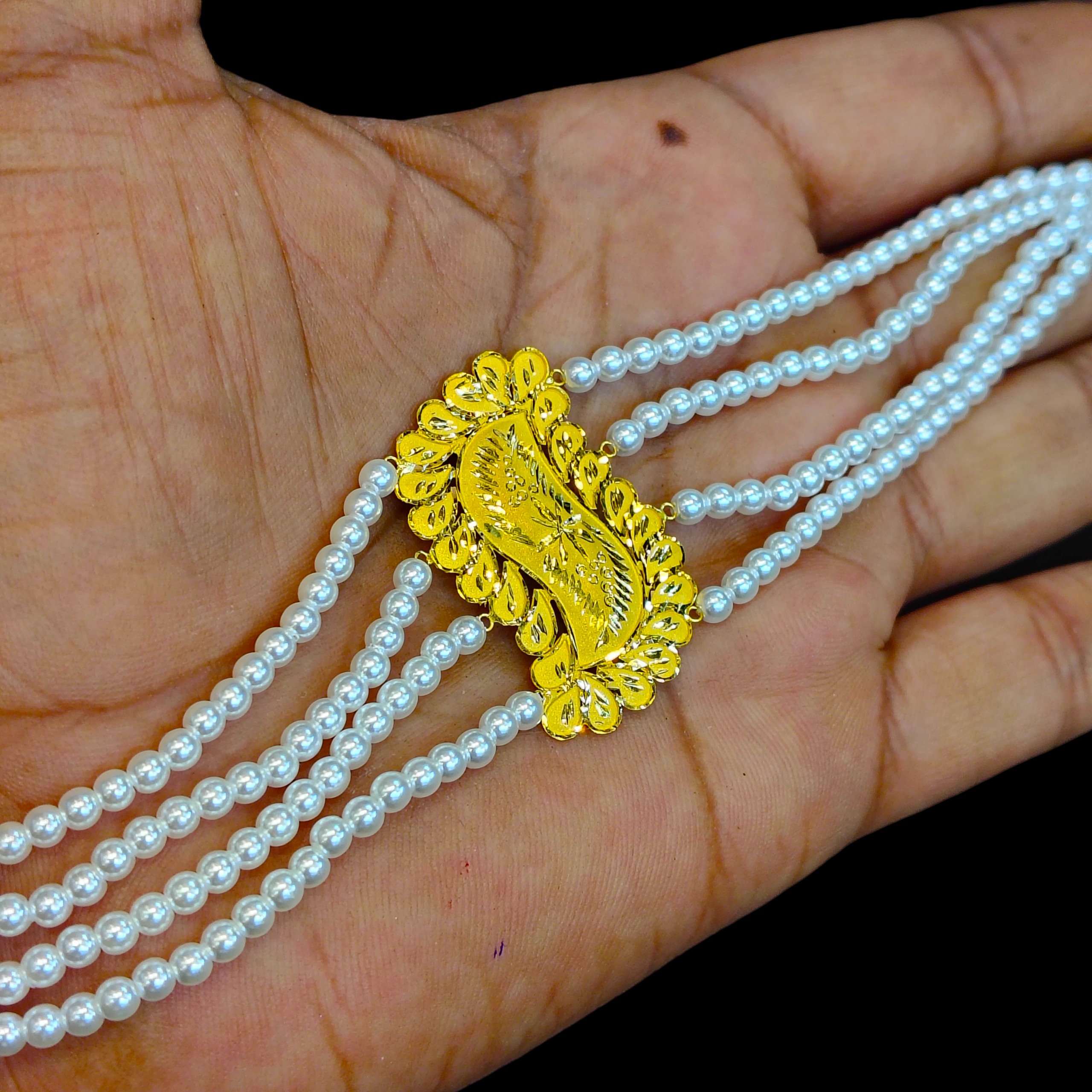 GOLD MANTASHA- RAJLAXMI WGT: 1.500 GM APPROX HUID HALLMARK 916 22KT GOLD MOTI MANTASHA WITH PEARL CHAIN FOR WOMEN.