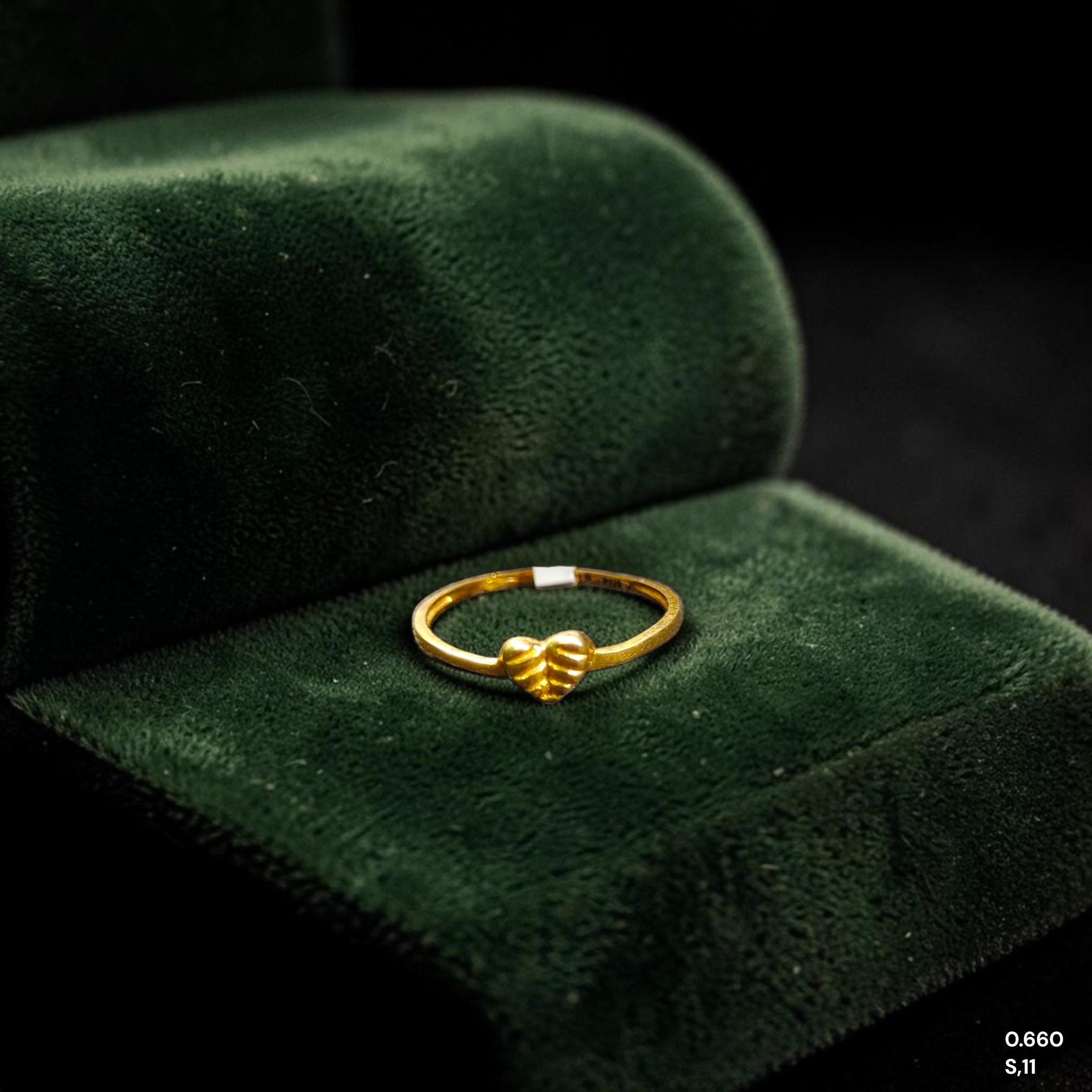 LADIES RING- (SIZE: 11) WGT: 0.660 GM APPROX 14KT HALLMARK GOLD RING FOR WOMEN 1 PIECE.