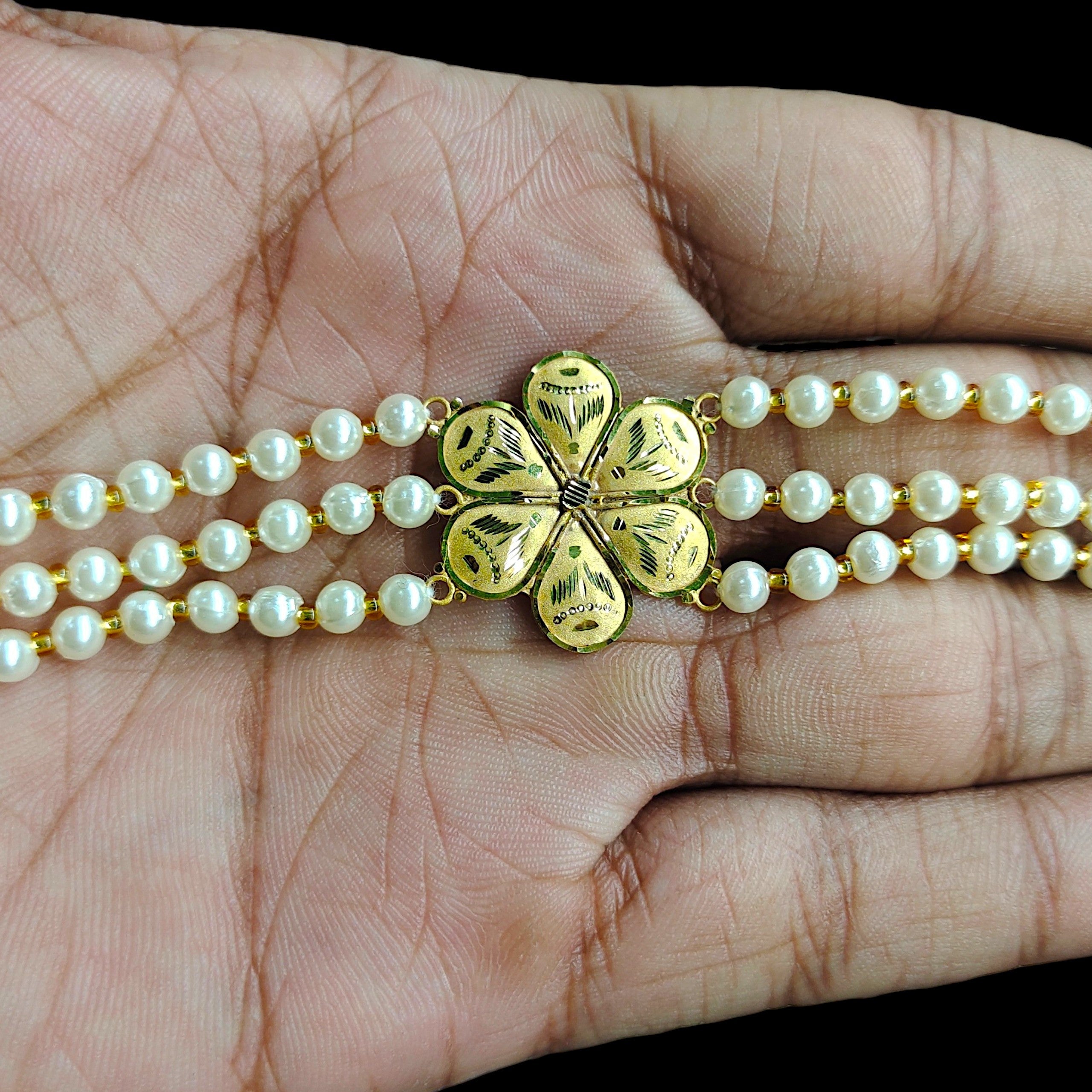 GOLD MANTASHA- (WGT: 0.750 GM APPROX) BIS CERTIFIED HUID HALLMARK 375 9KT GOLD MOTI MANTASHA WITH PEARL CHAIN FOR WOMEN.(6EQX6K)