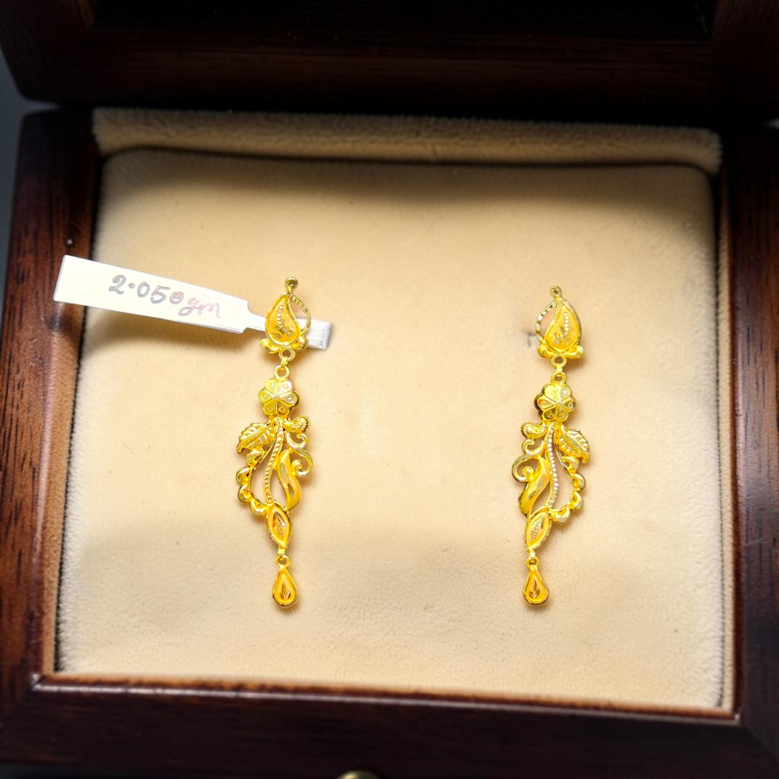 GOLD EARRINGS- BIS CERTIFIED WGT: 2.050 GM APPROX HUID HALLMARK 916 22KT GOLD EARRINGS 1 PAIR FOR WOMEN.