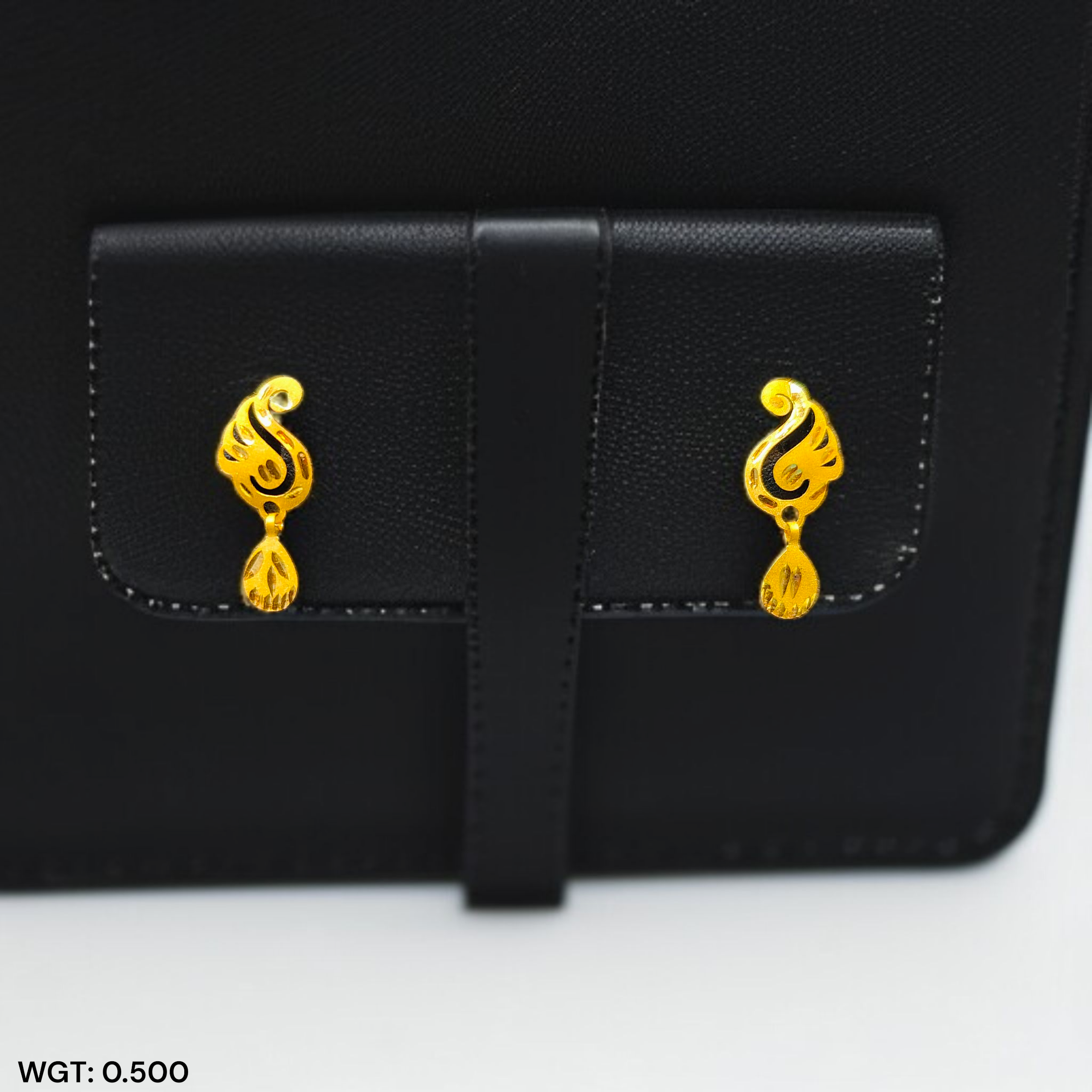 (GSE22) BIS CERTIFIED WGT: 0.500 GM APPROX HUID HALLMARK 916 22KT GOLD TOPS 1 PAIR FOR WOMEN.