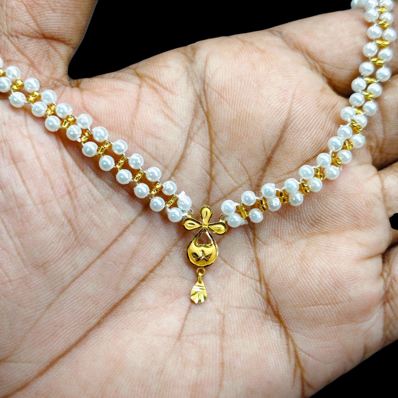 GMP22K- WGT: 0.330 GM APPROX CERTIFIED BIS HUID HALLMARK 916 22KT GOLD MOTI PENDANT 1 PIECE FOR WOMEN.