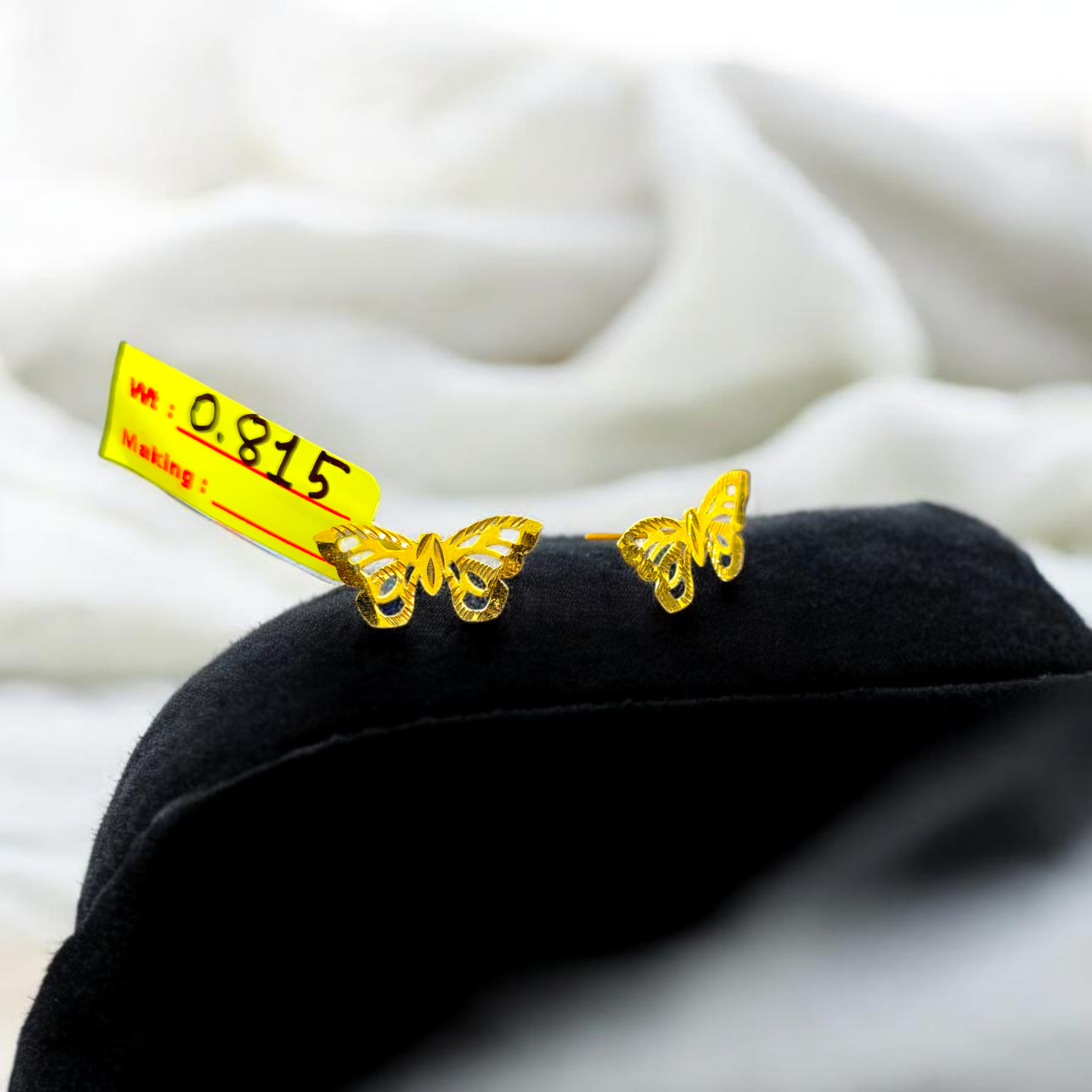 STUD EARRING- BIS CERTIFIED WGT: 0.815 GM APPROX HUID HALLMARK 916 22KT GOLD TOPS 1 PAIR FOR WOMEN.