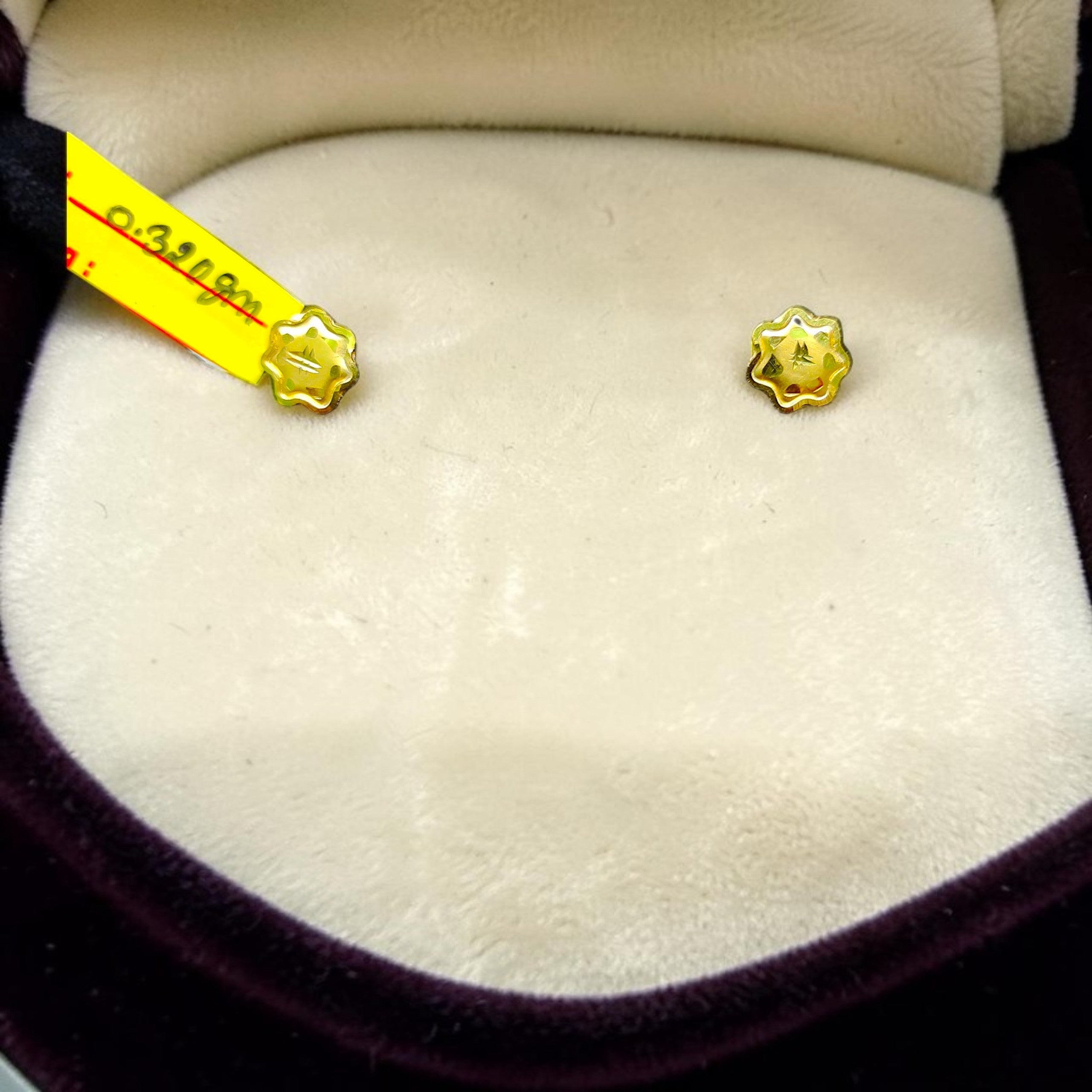GOLD TOPS- BIS CERTIFIED (WGT: 0.320 GM APPROX) HUID HALLMARK 375 9KT GOLD TOPS 1 PAIR BEST FOR MARRIAGE GIFT.