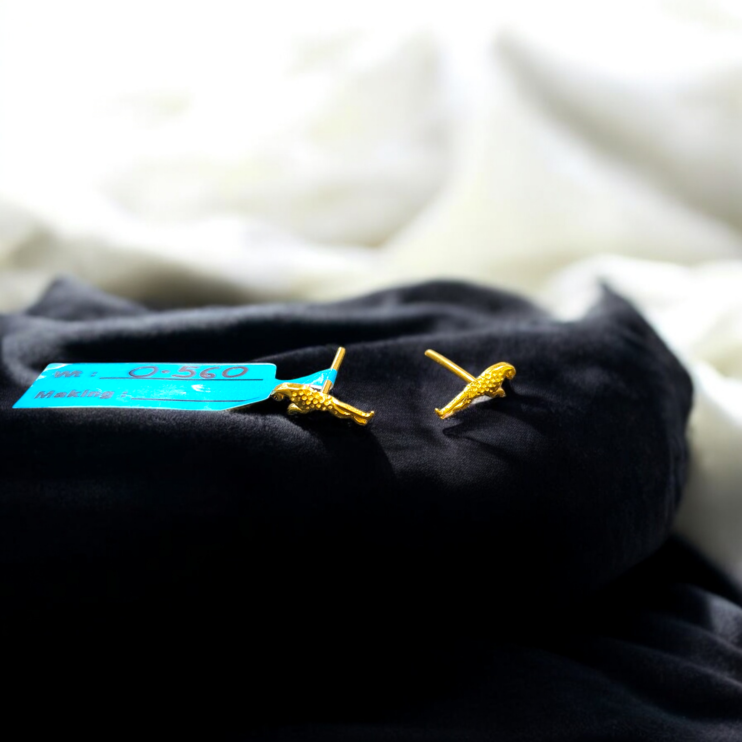 (GSE9) TRJ BABY TOPS WGT: 0.560 GM APPROX BIS CERTIFIED HUID HALLMARK 9KT GOLD STUD EARRINGS FOR WOMEN 1 PAIR FOR REGULAR USE.