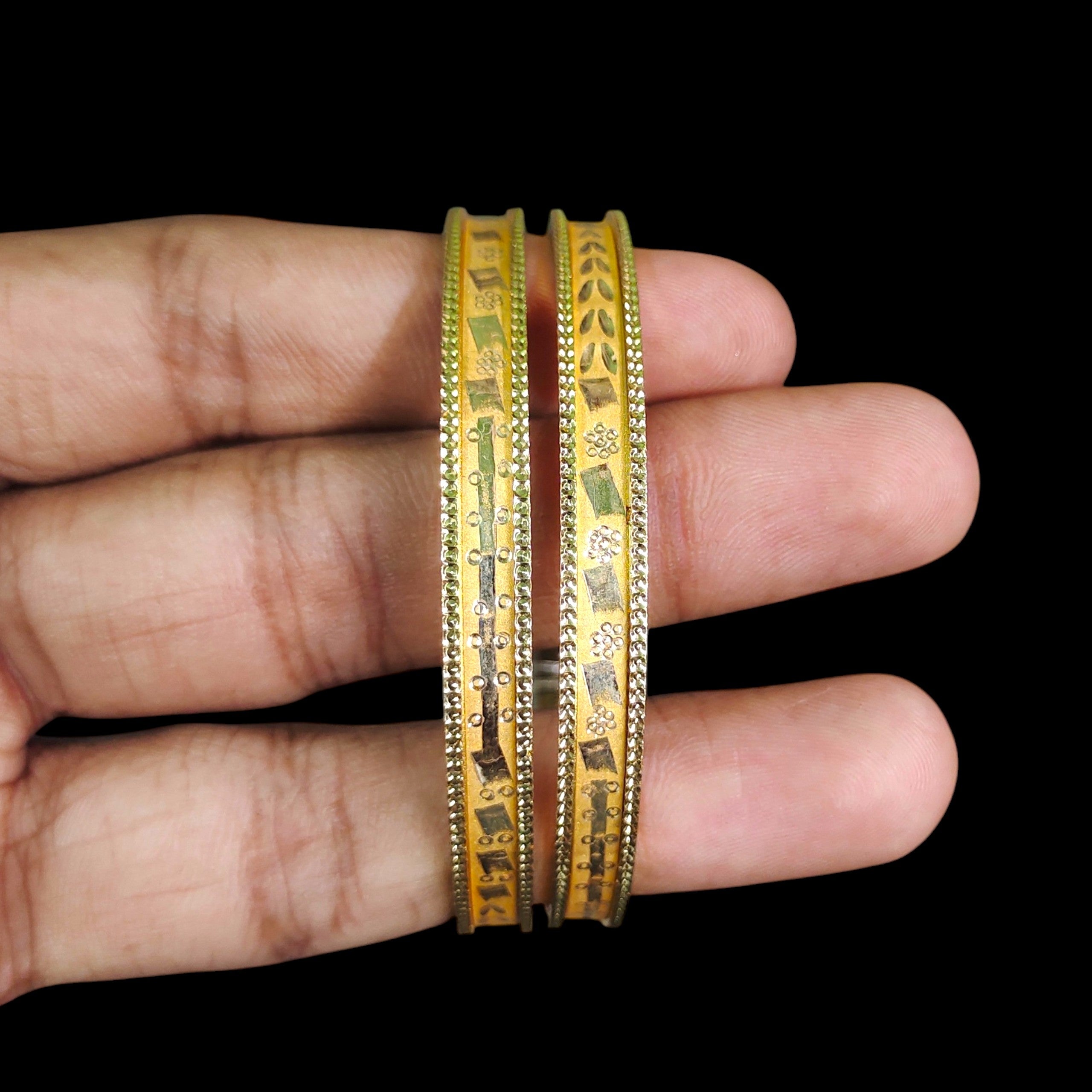 GOLD CHURI NOA- SIZE-25 (WGT: 1.490 GM APPROX) BIS CERTIFIED HUID HALLMARK 22KT GOLD SOCKET CHURI (CHILA PATH DESIGN) 1 PAIR FOR REGULAR USE FOR WOMAN.