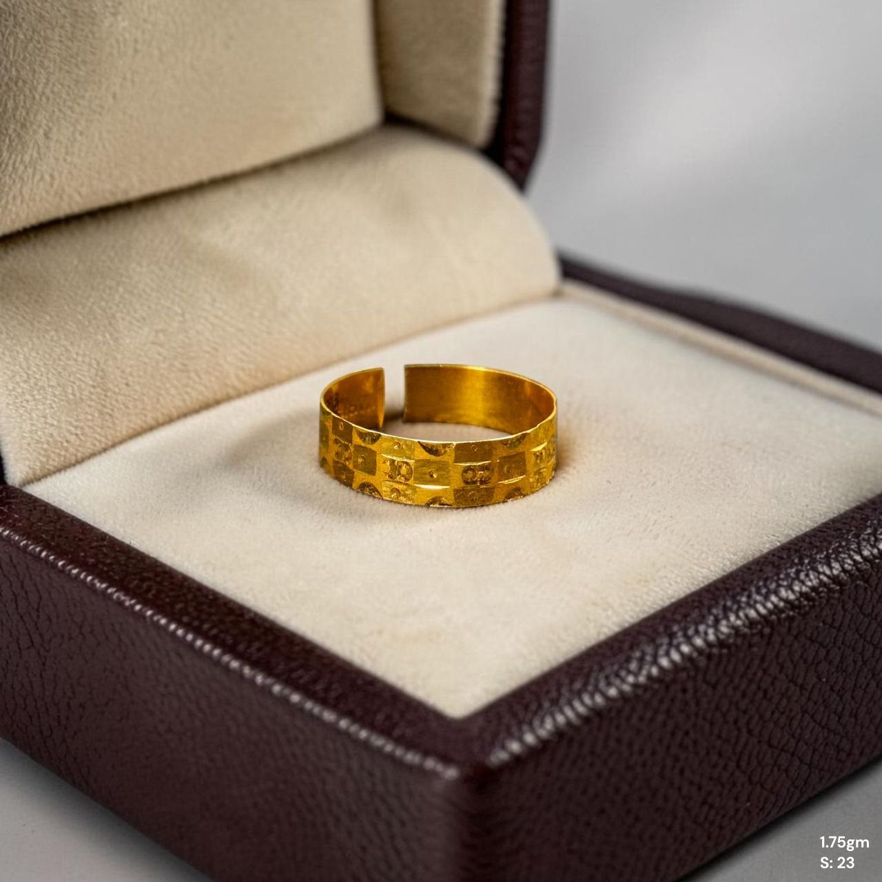 LADIES RING- (SIZE: 23 ) WGT: 1.750 GM APPROX BIS CERTIFIED HUID HALLMARK 916 22KT GOLD RING FOR WOMEN 1 PIECE.