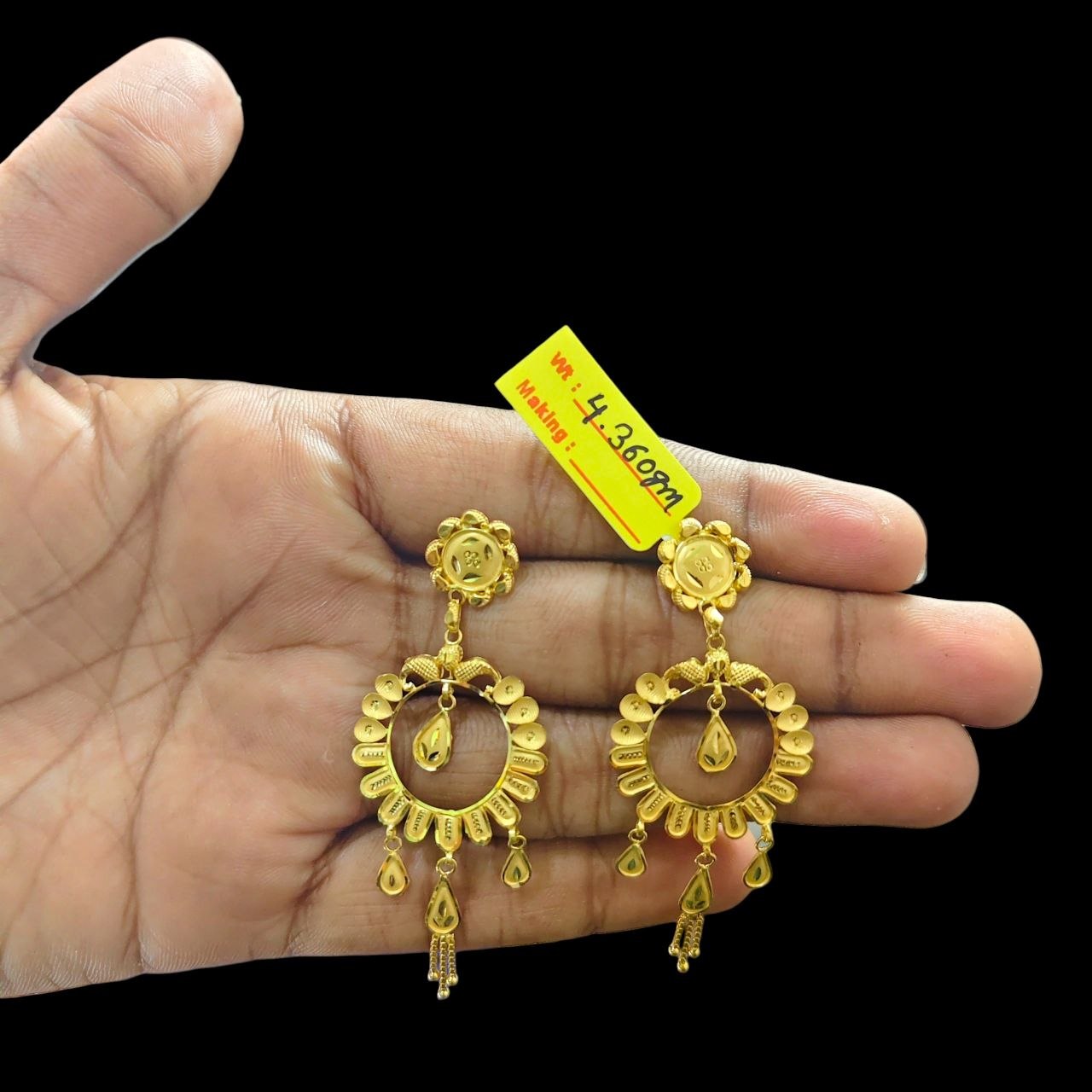 GOLD EARRINGS- BIS CERTIFIED WGT: 4.360 GM APPROX HUID HALLMARK 916 22KT GOLD EARRINGS 1 PAIR FOR WOMEN.