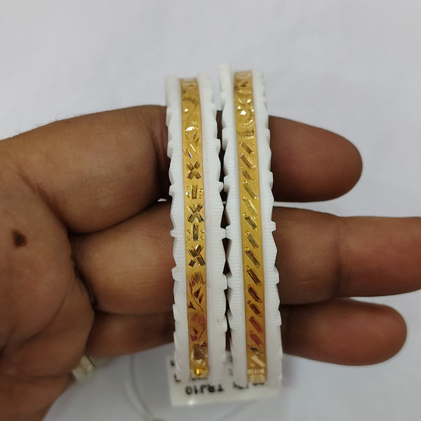 (GSP) TRJ IPKV6G(SIZE: 26) WGT: 1.630 GM APPROX HUID HALLMARK 22KT GOLD SAKHA BANGLES 1 PAIR DESIGN FOR REGULAR USE.