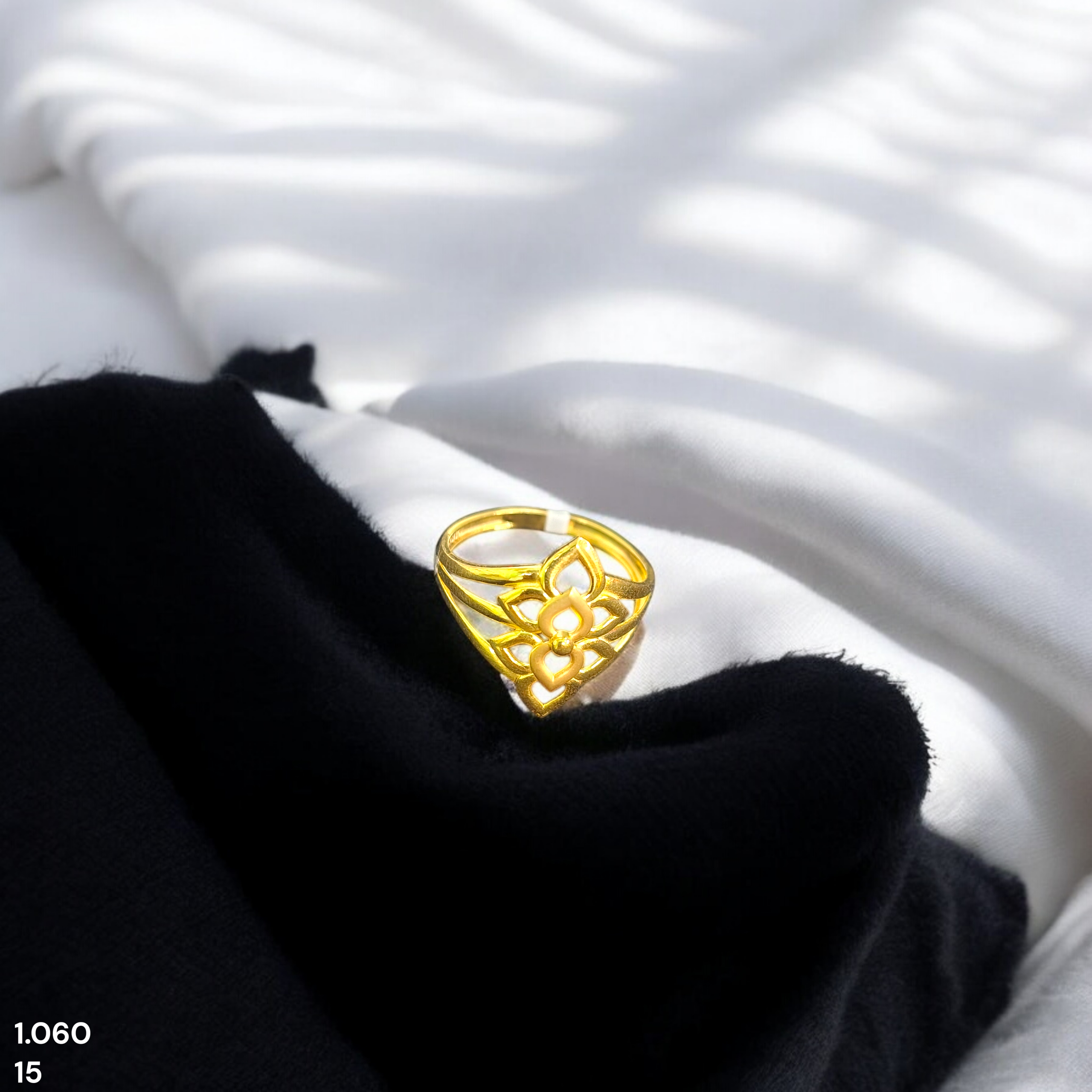 LADIES RING- TRJ (SIZE: 15) WGT: 1.060 GM APPROX BIS CERTIFIED HUID HALLMARK 9KT GOLD FINGER RING FOR WOMEN 1 PIECE.