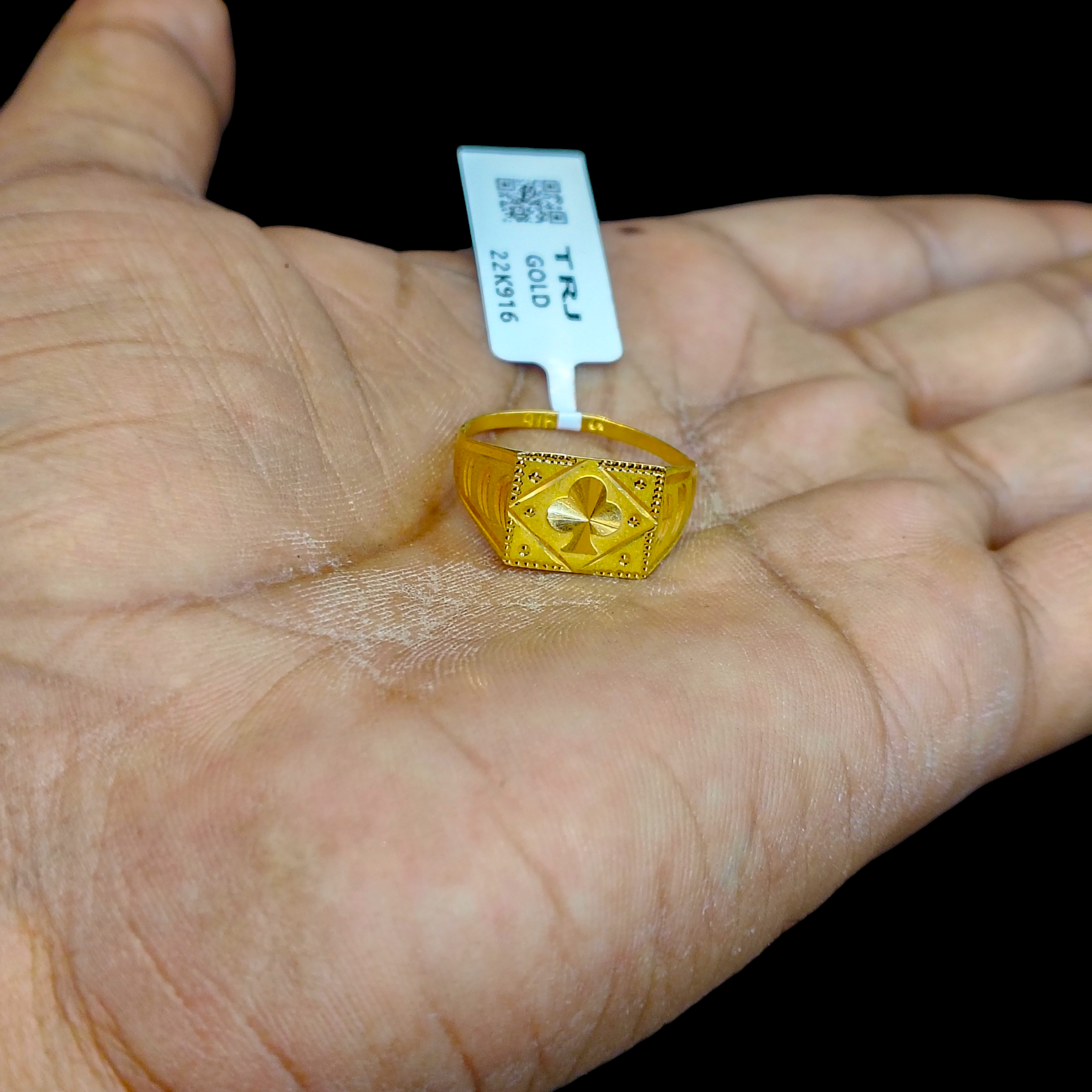 GENTS RING- SIZE:23 (WGT: 1.760 GRAM APPROX) BIS CERTIFIED HUID HALLMARK 916 22KT GOLD GENTS FINGER RING FOR MENS 1 PIECE (REGULAR USE).