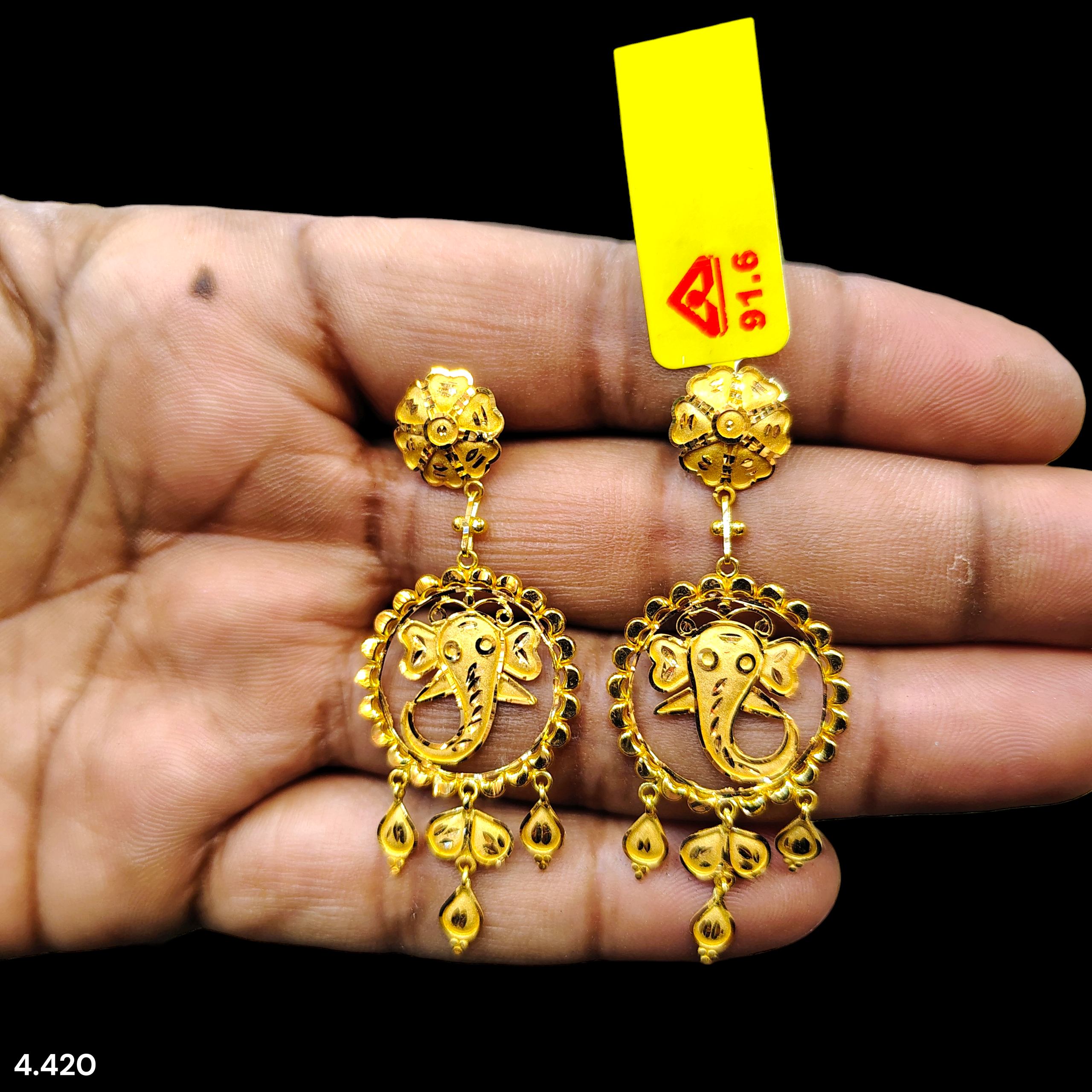 (GER22) BIS CERTIFIED WGT: 4.420 GM APPROX HUID HALLMARK 916 22KT GOLD EARRINGS KANBALA 1 PAIR FOR WOMEN.
