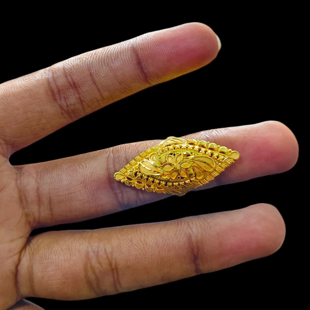 LADIES RING- (SIZE: 11 ) WGT: 3.160 GM APPROX BIS CERTIFIED HUID HALLMARK 916 22KT GOLD RING FOR WOMEN 1 PIECE.