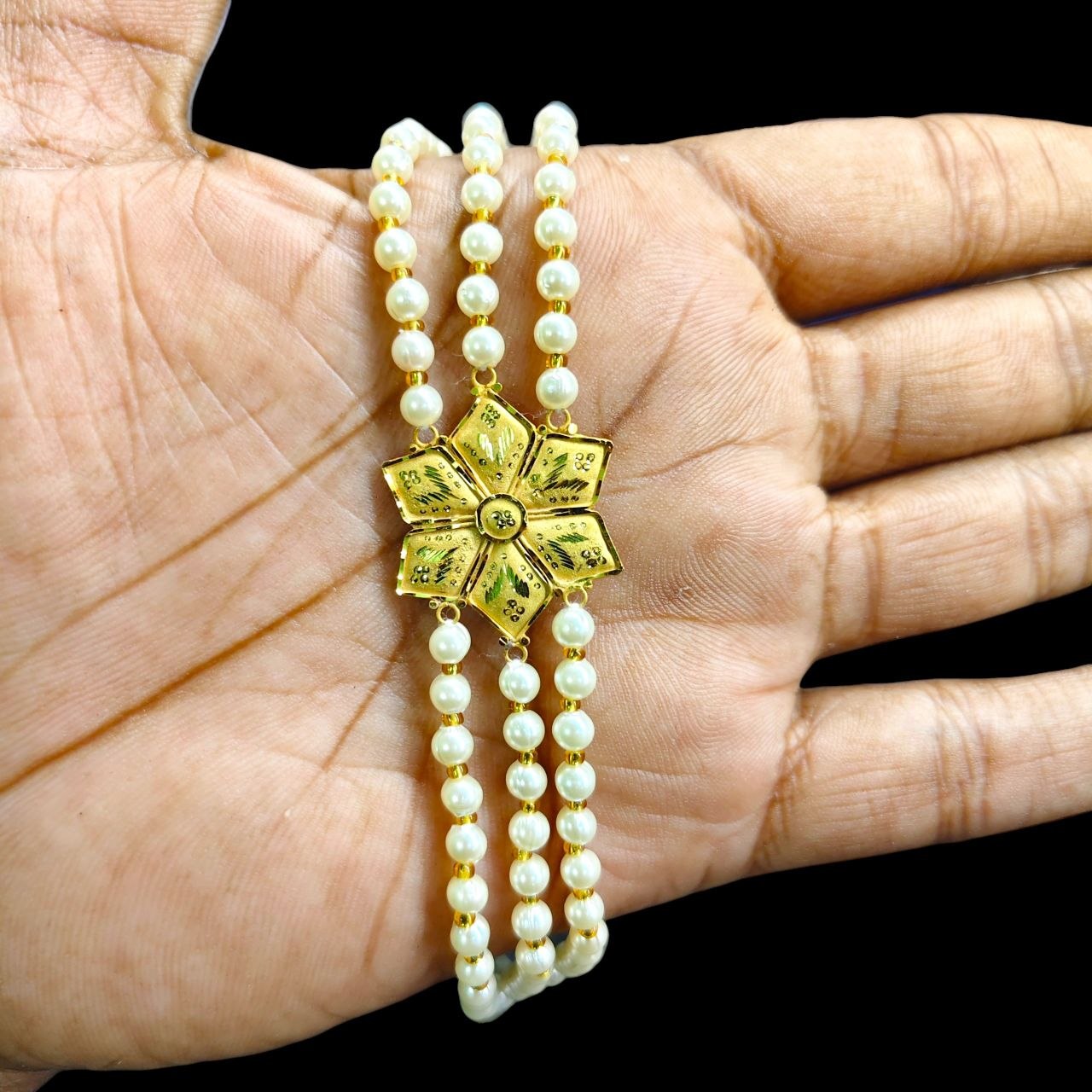 GOLD MANTASHA- (WGT: 0.800 GM APPROX) BIS CERTIFIED HUID HALLMARK 375 9KT GOLD MOTI MANTASHA WITH PEARL CHAIN FOR WOMEN.(7P1WTR)